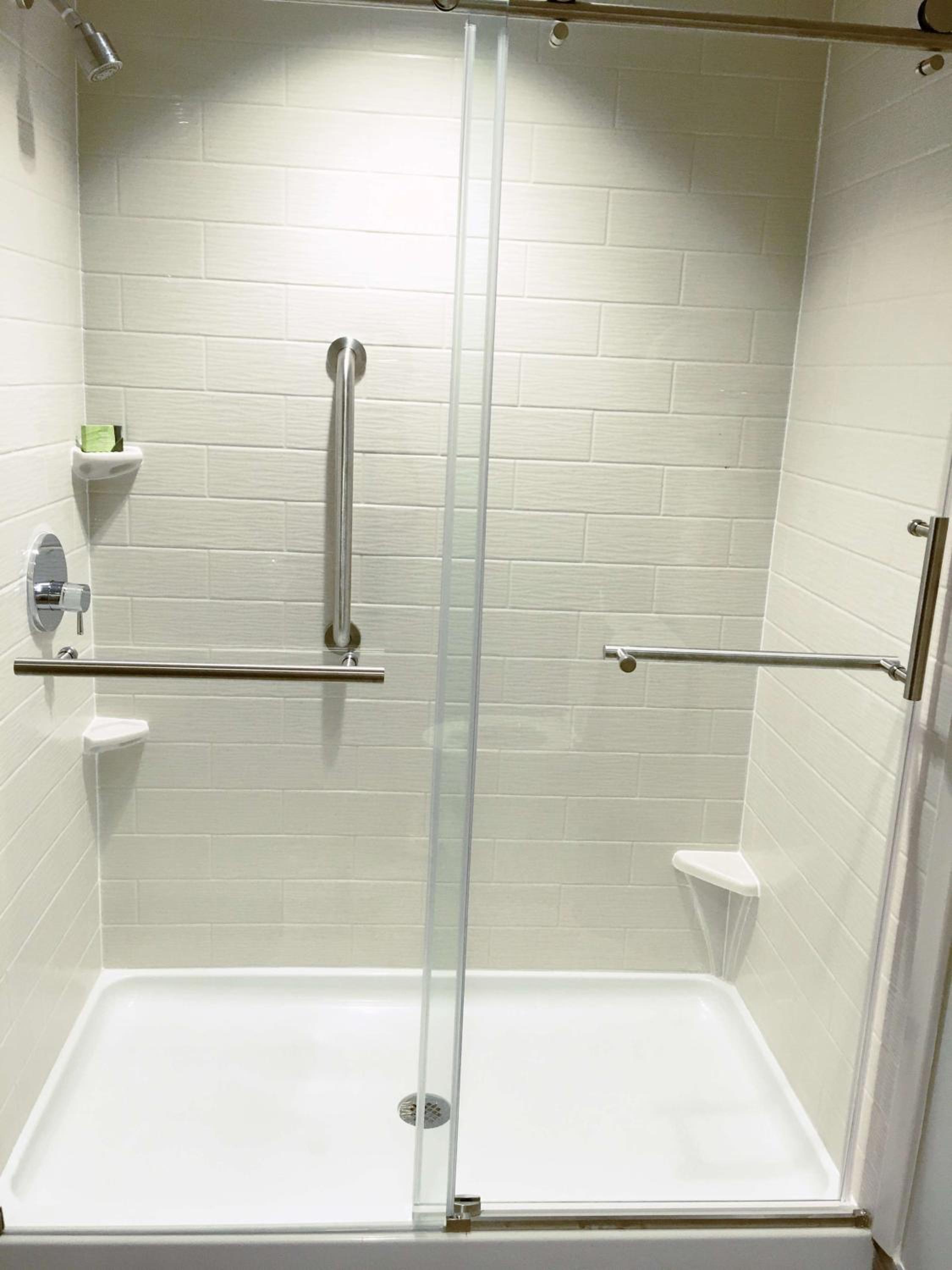 King Room with Roll-in Shower - Disability Access/Non-Smoking photo 2