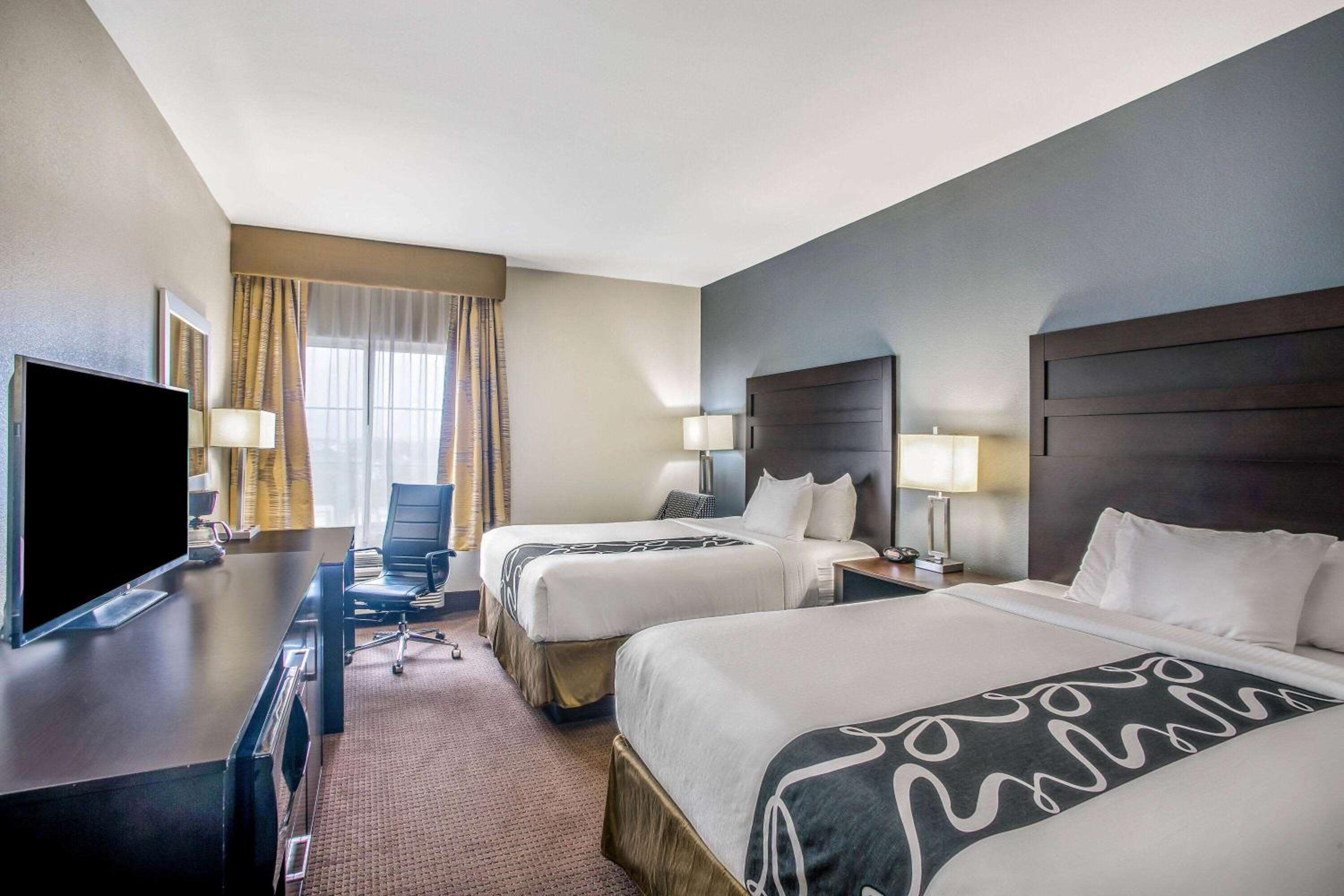 2 Queen Beds,Mobility/Hearing Access,Countryside View,Tub w/Grab Bars,No Smoking