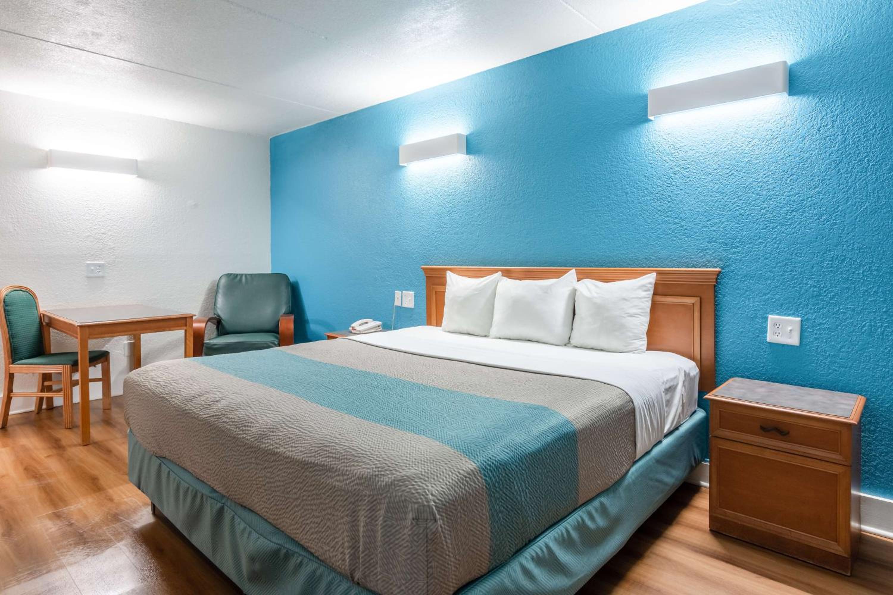Deluxe King Room photo 1