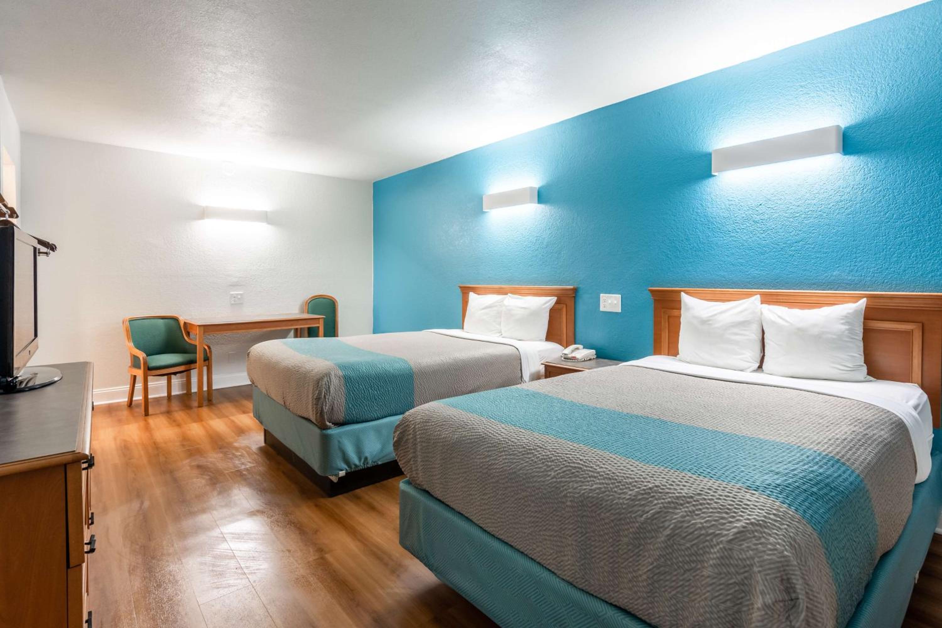 Quadruple Room - Disability Access - Non-Smoking photo 2