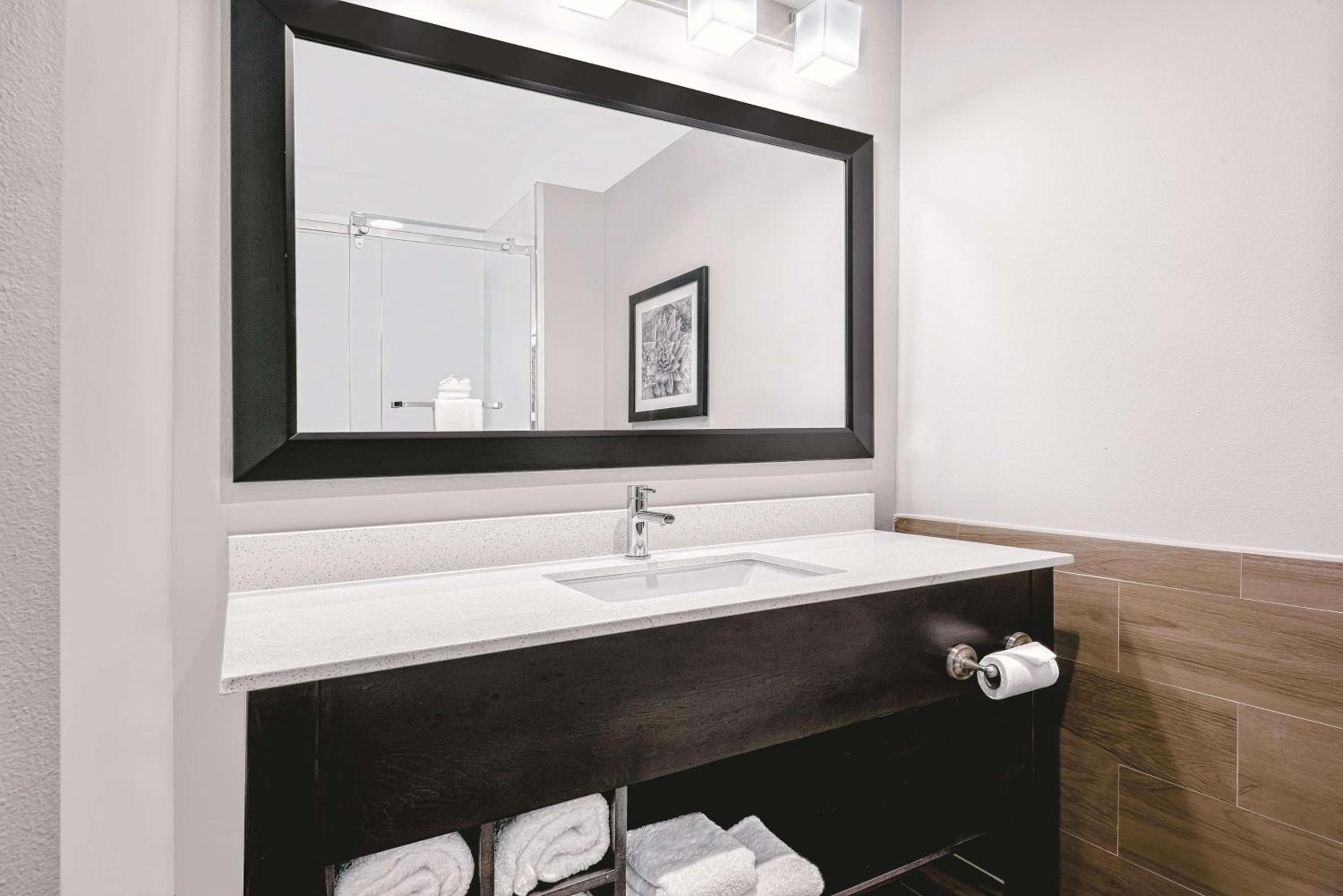 Deluxe King Room photo 2