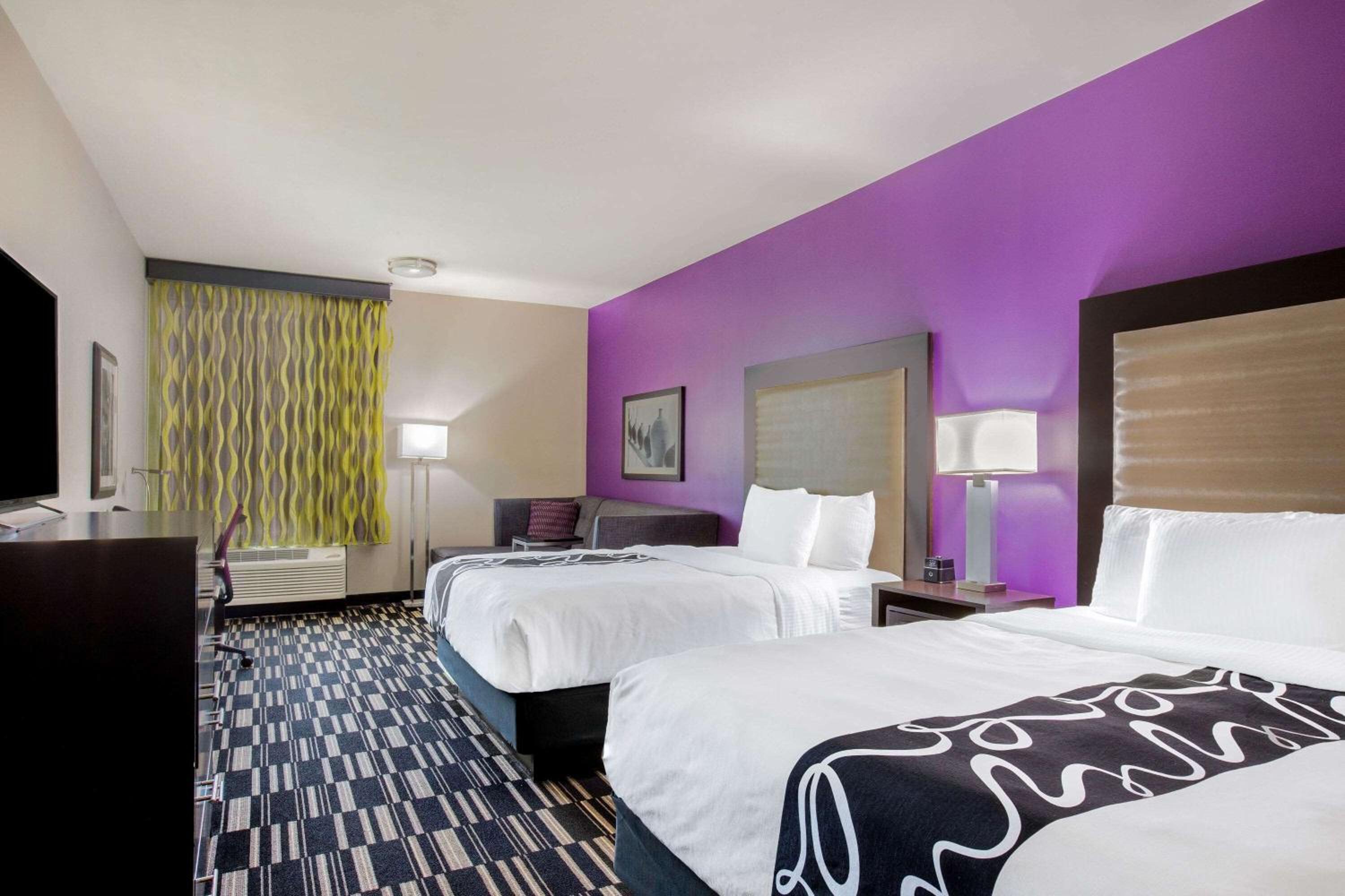 Queen Room with Two Queen Beds and Roll-In Shower - Mobility/Hearing Accessible - Non-Smoking photo 2