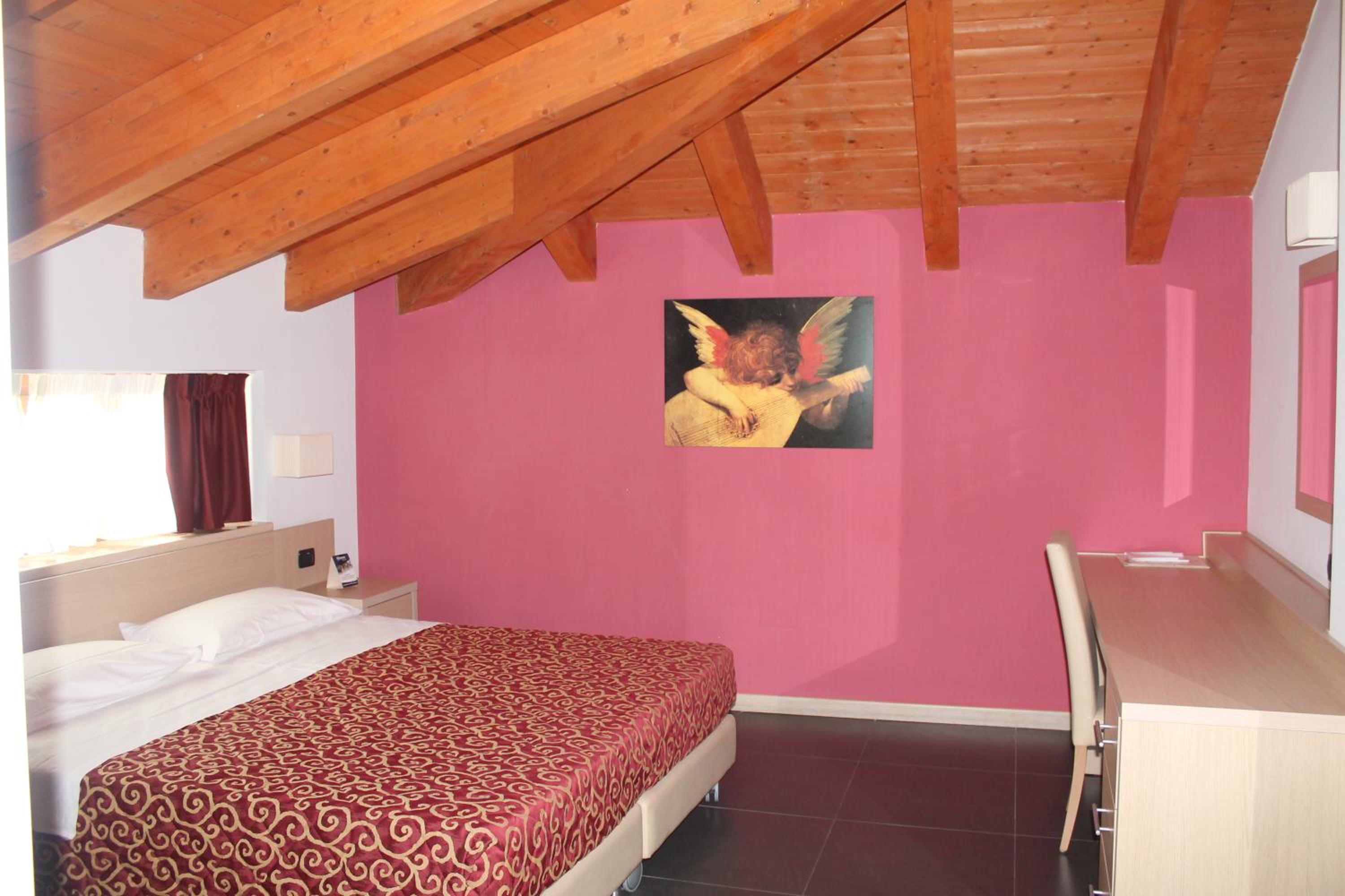 Deluxe Room - Photo 1