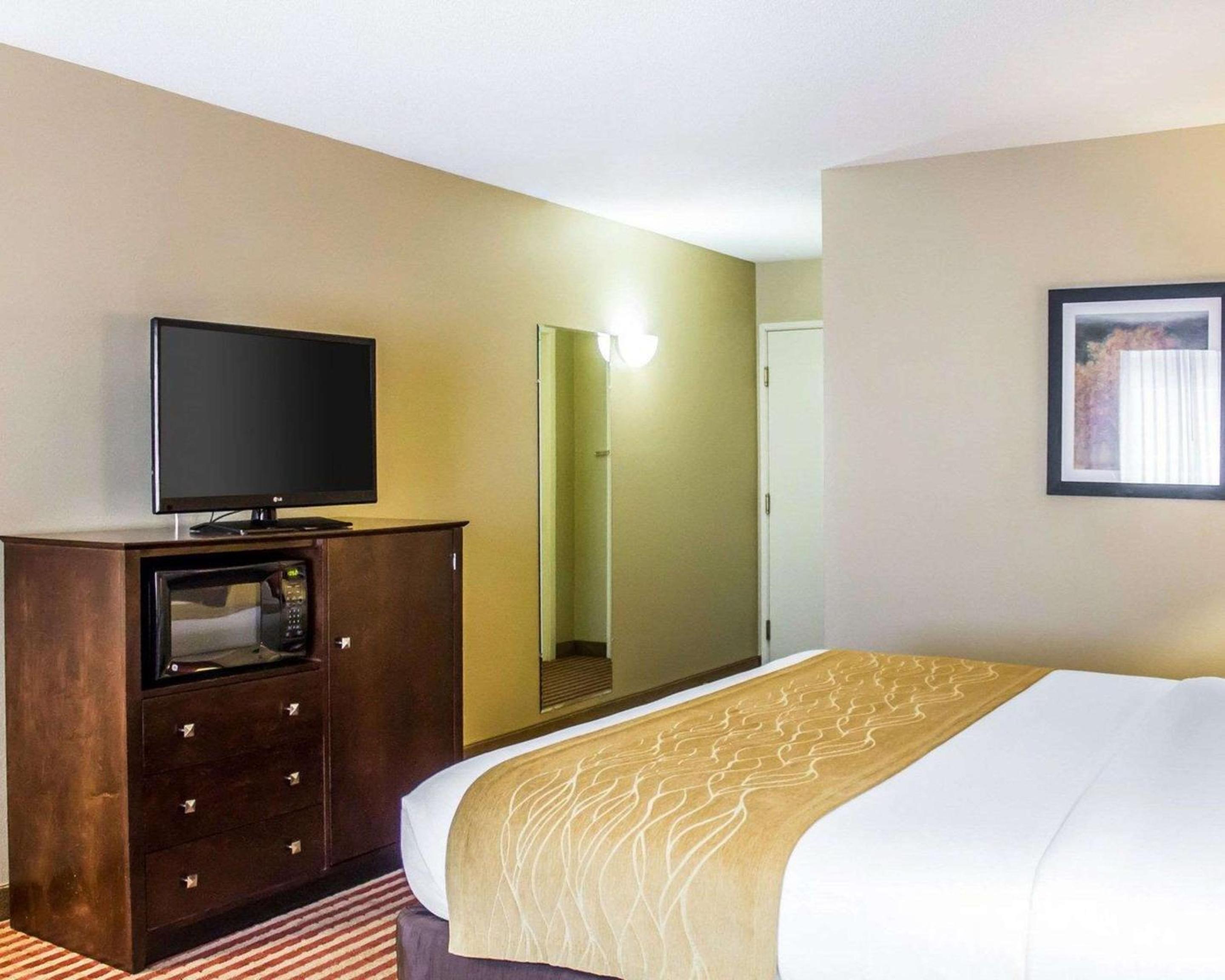 King Room - Non-Smoking - Photo 2
