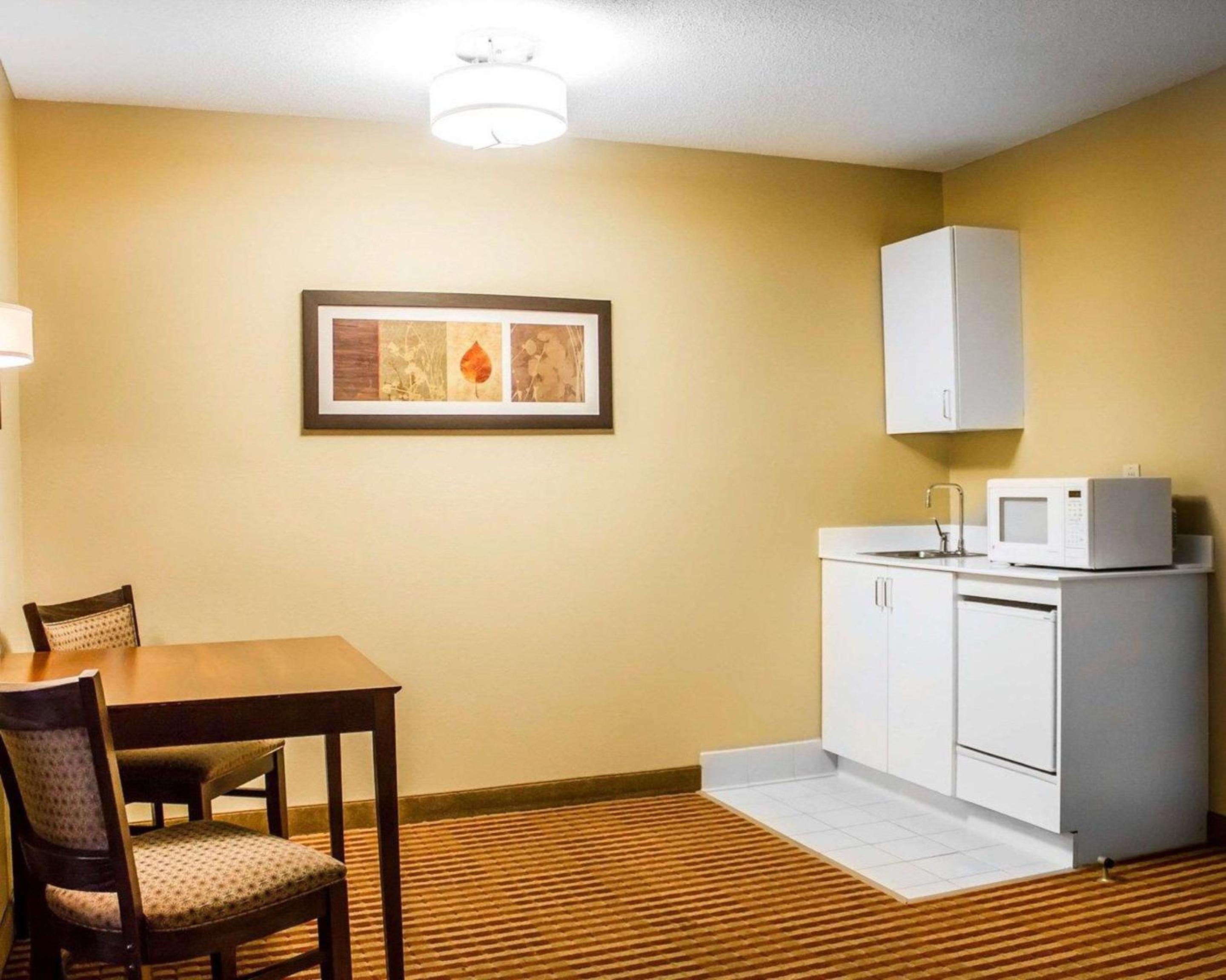 Standard Double Suite with Two Double Beds - Non-Smoking - Photo 3