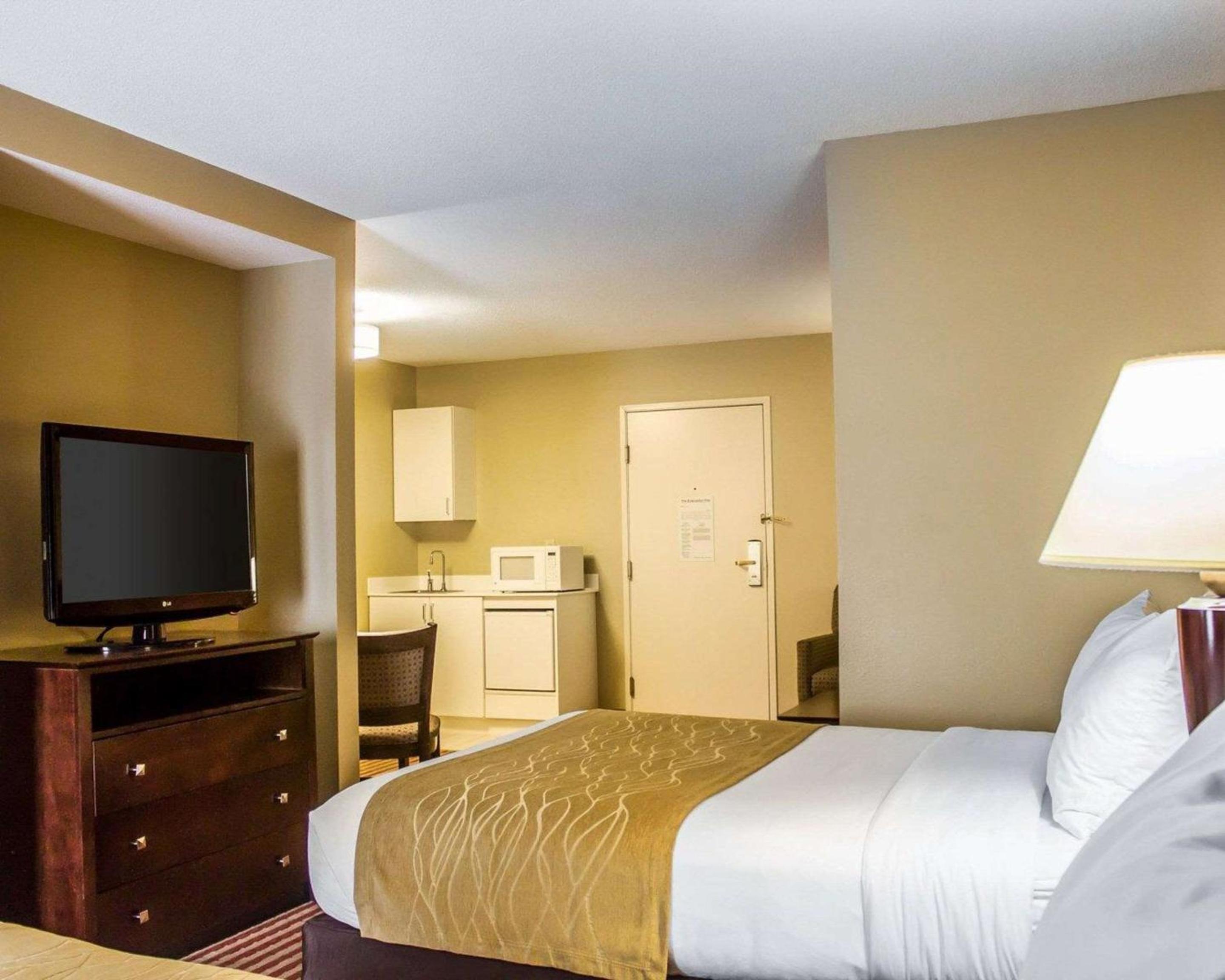 Standard Double Suite with Two Double Beds - Non-Smoking - Photo 4