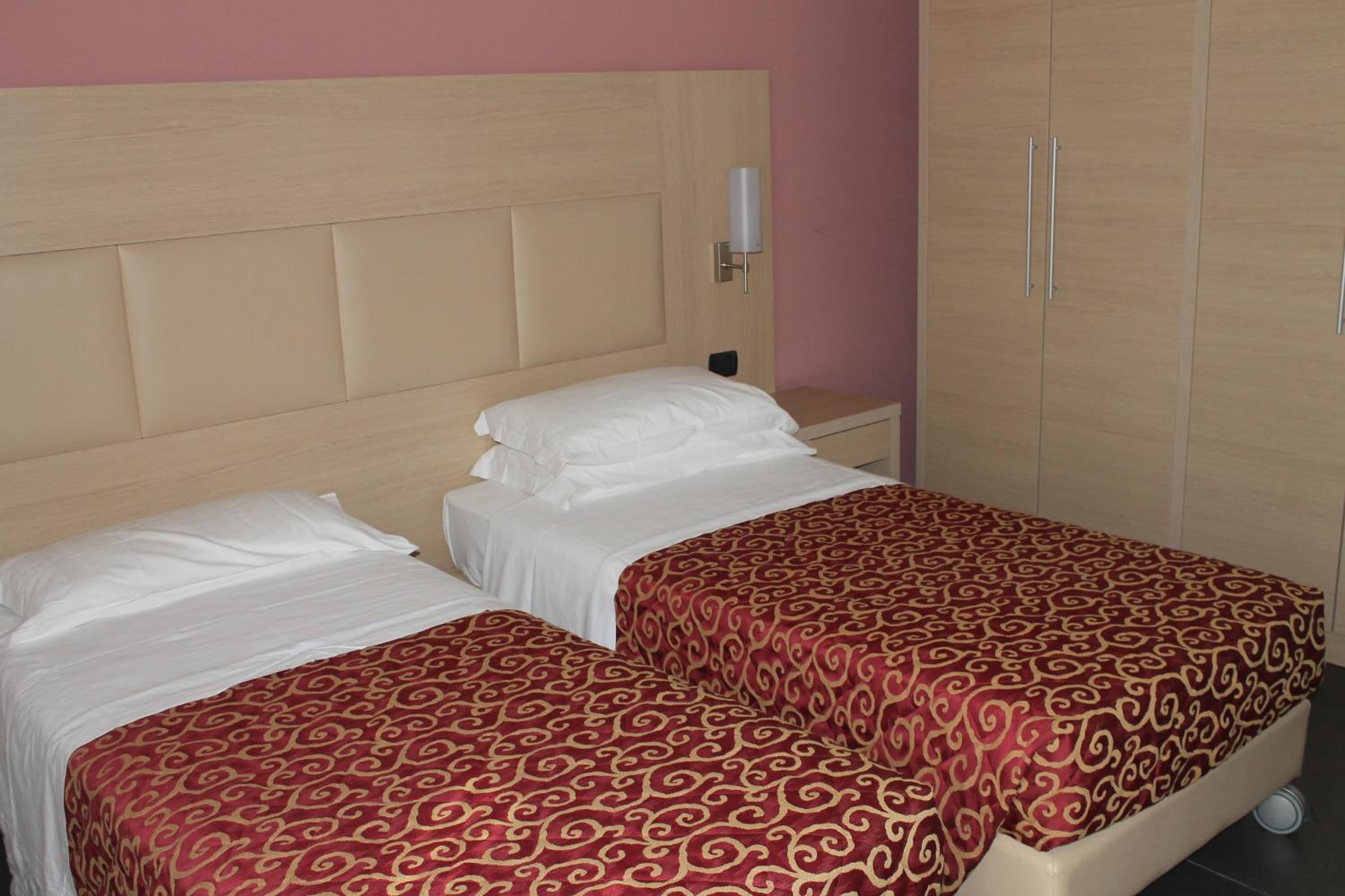 Double Room - Photo 5