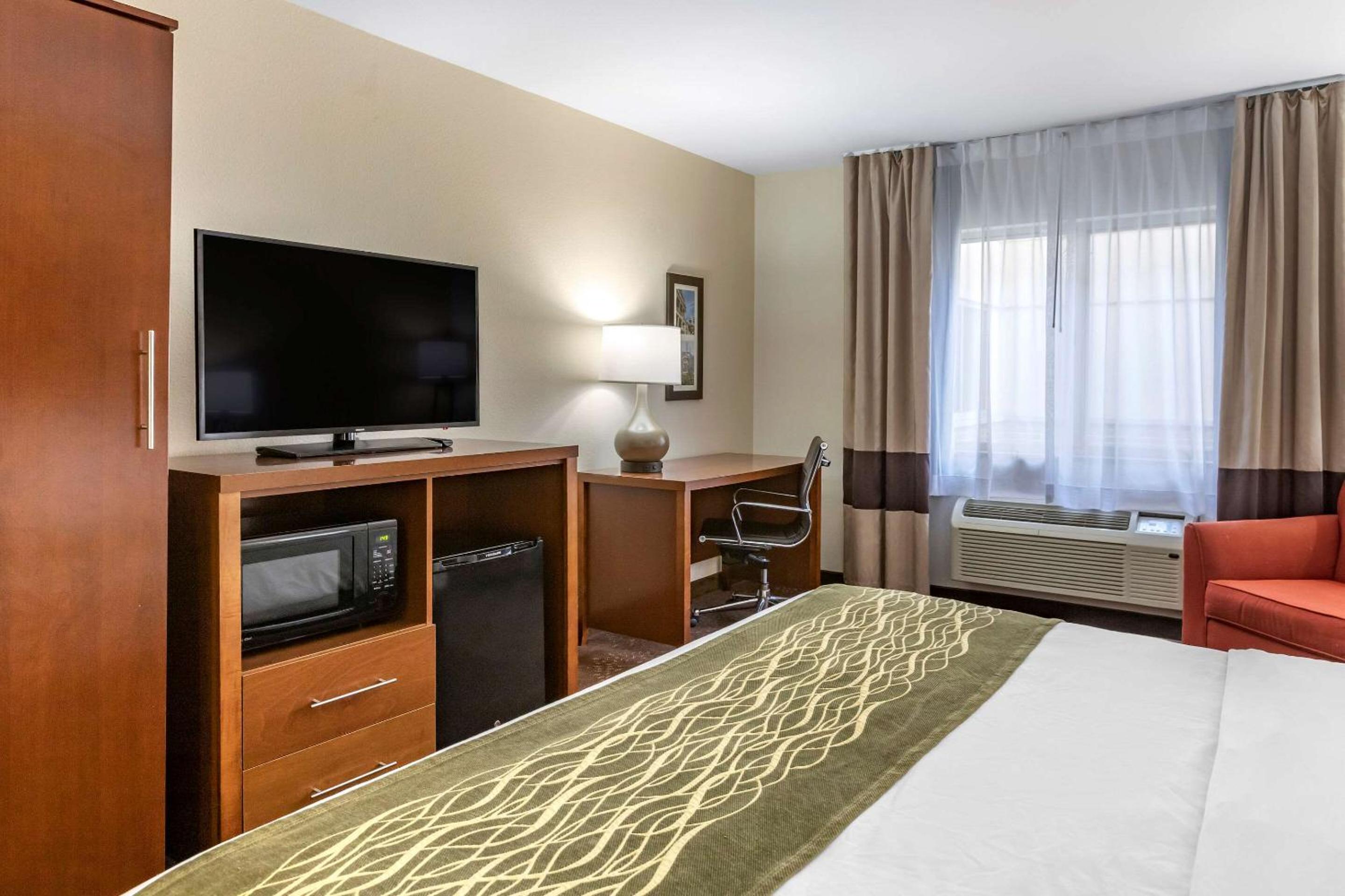 King Room - Non-Smoking - Photo 2