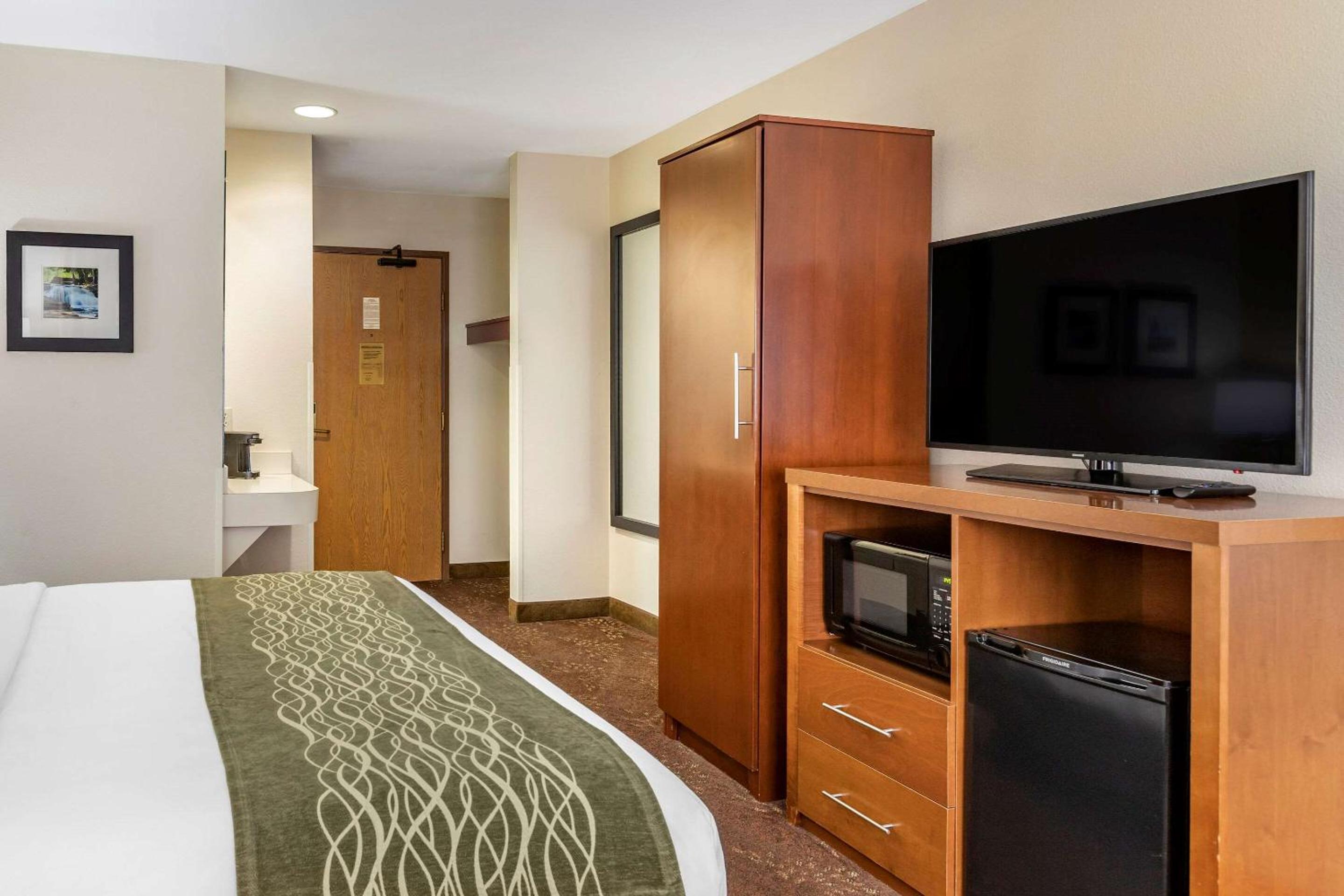 King Room - Non-Smoking - Photo 3