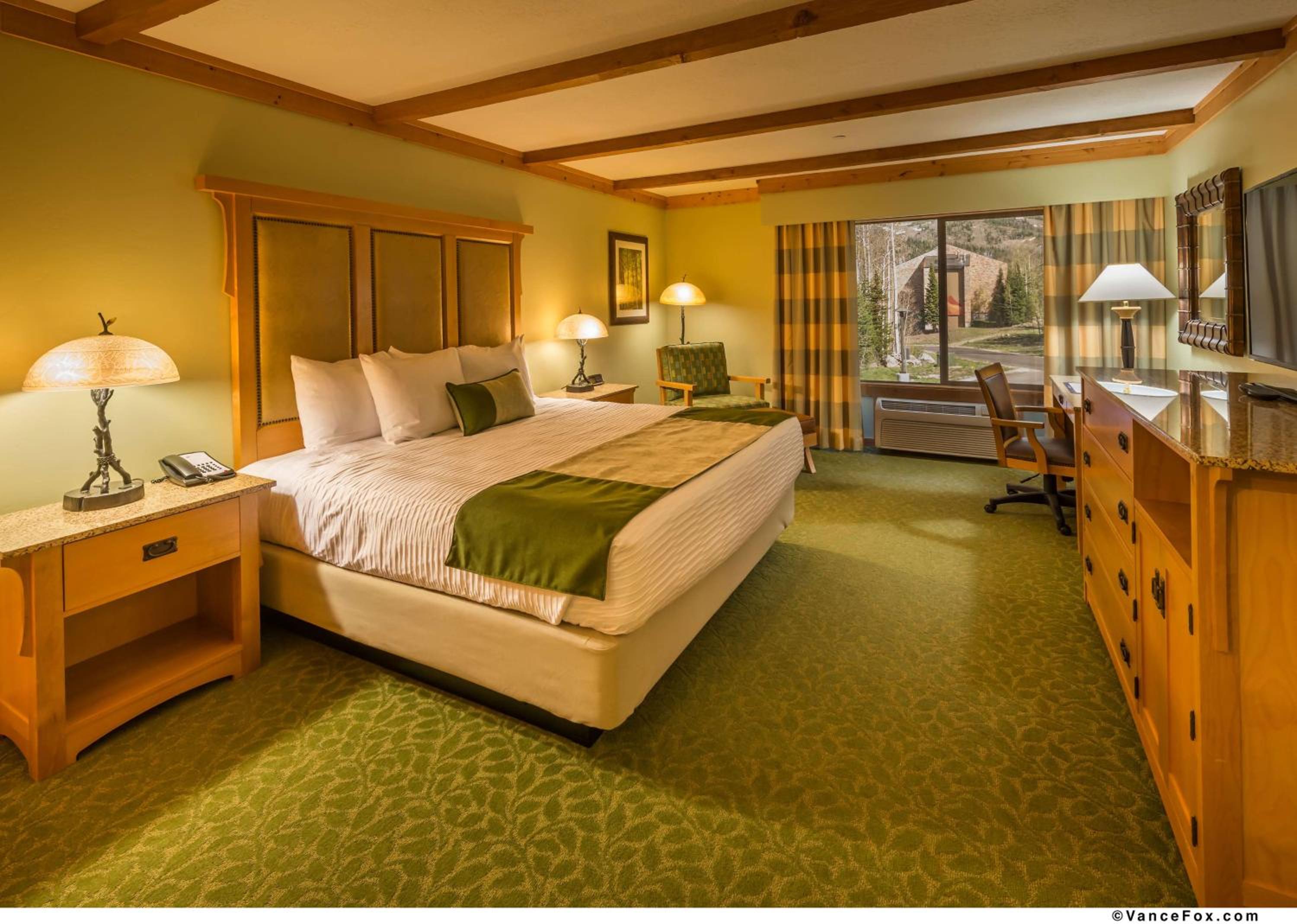 King Room - Non-Smoking - Photo 10