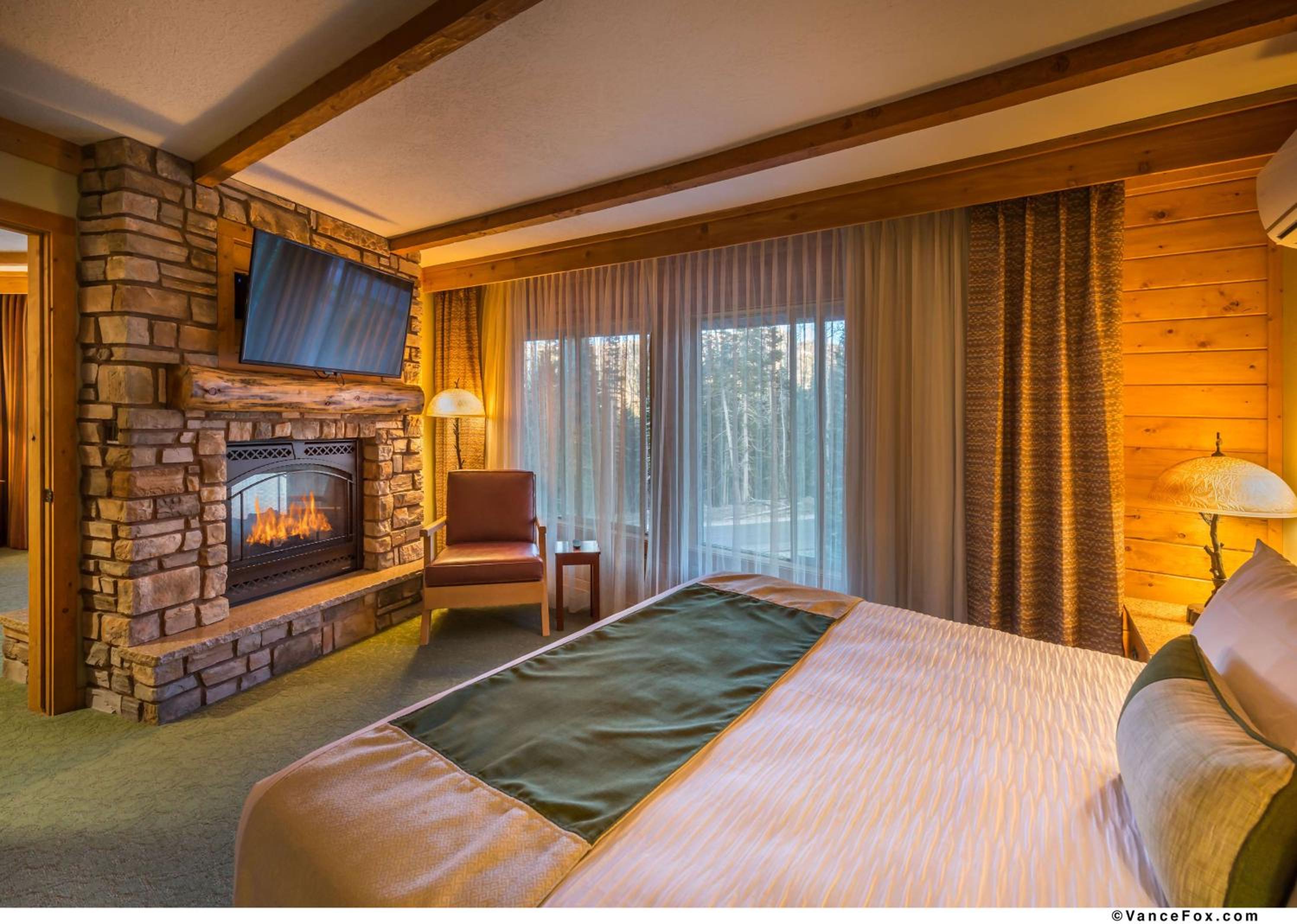 King Suite with Sofa Bed and Whirlpool - Non Smoking photo 1