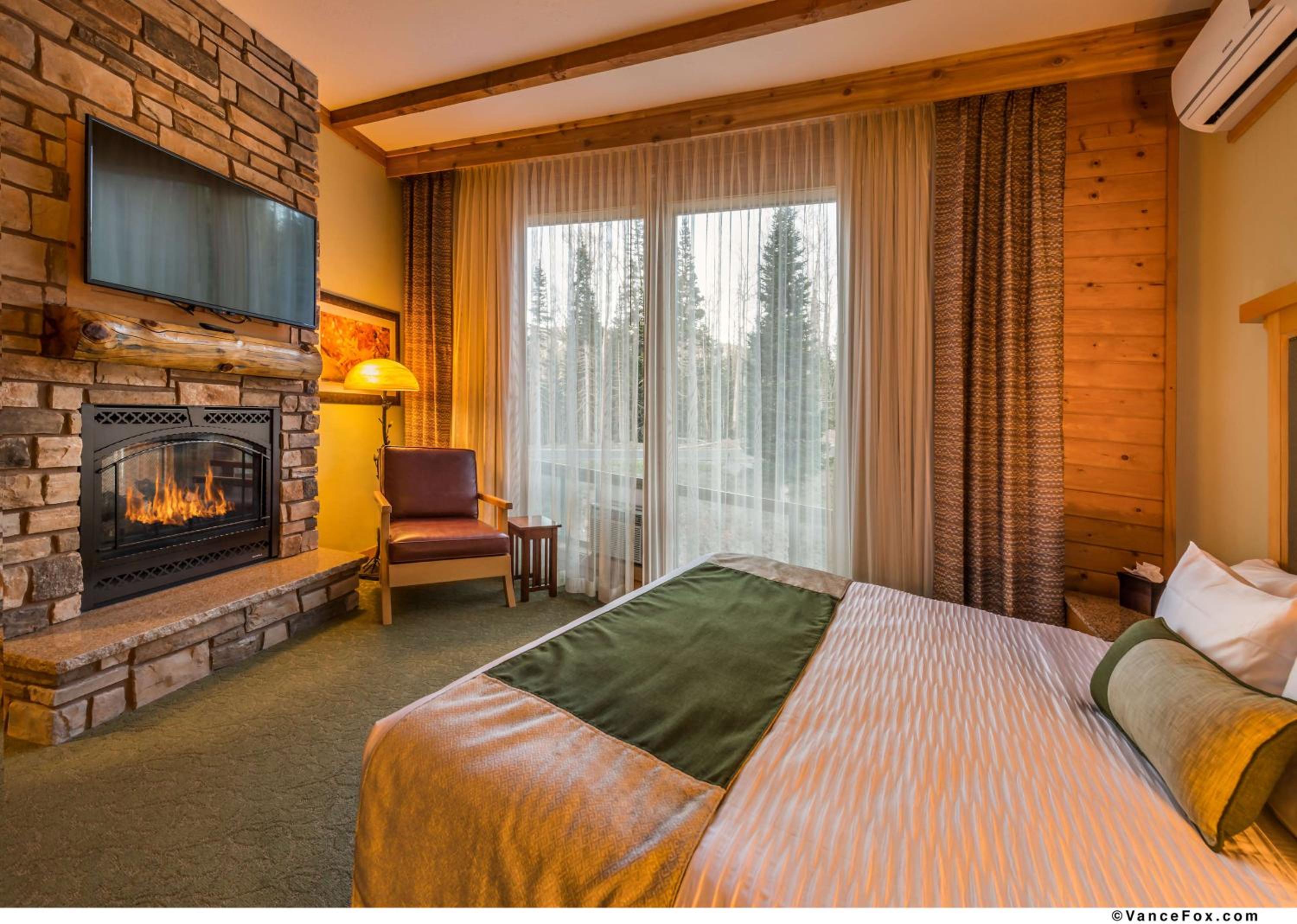 King Suite with Sofa Bed - Non-Smoking - Photo 1