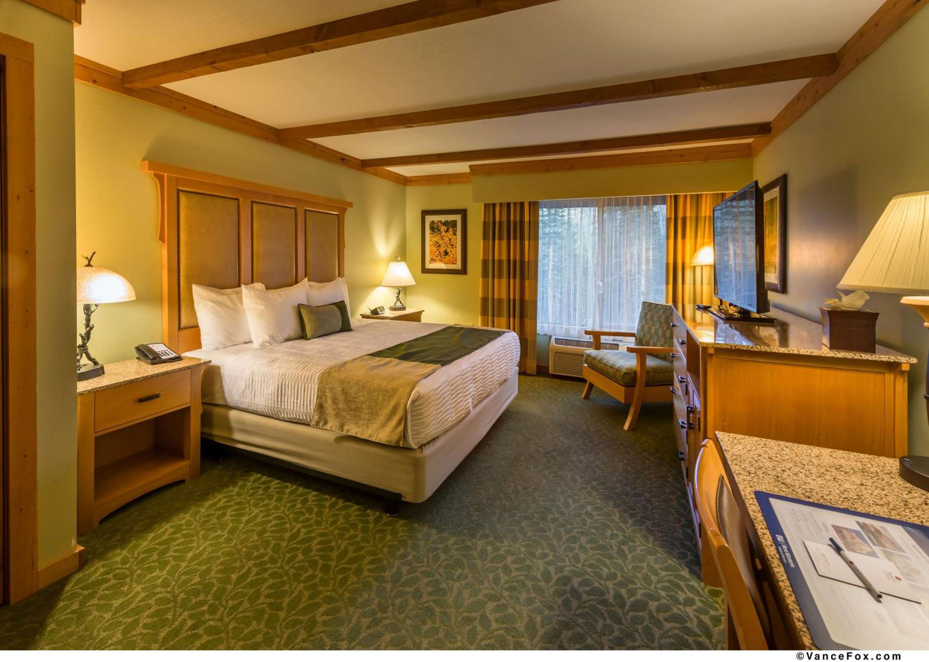 King Room - Non-Smoking - Photo 7