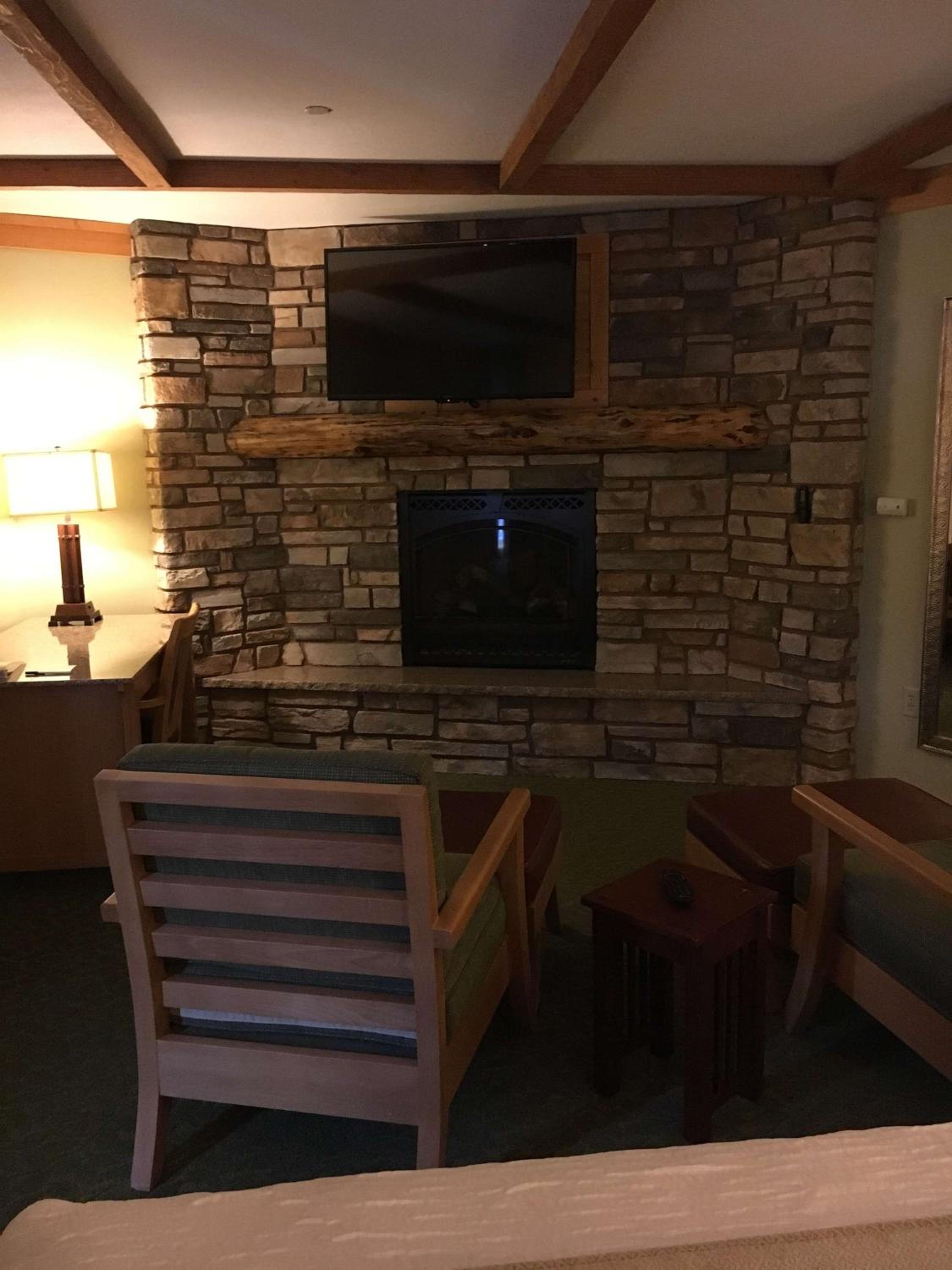 Large King Room with Fireplace - Photo 3