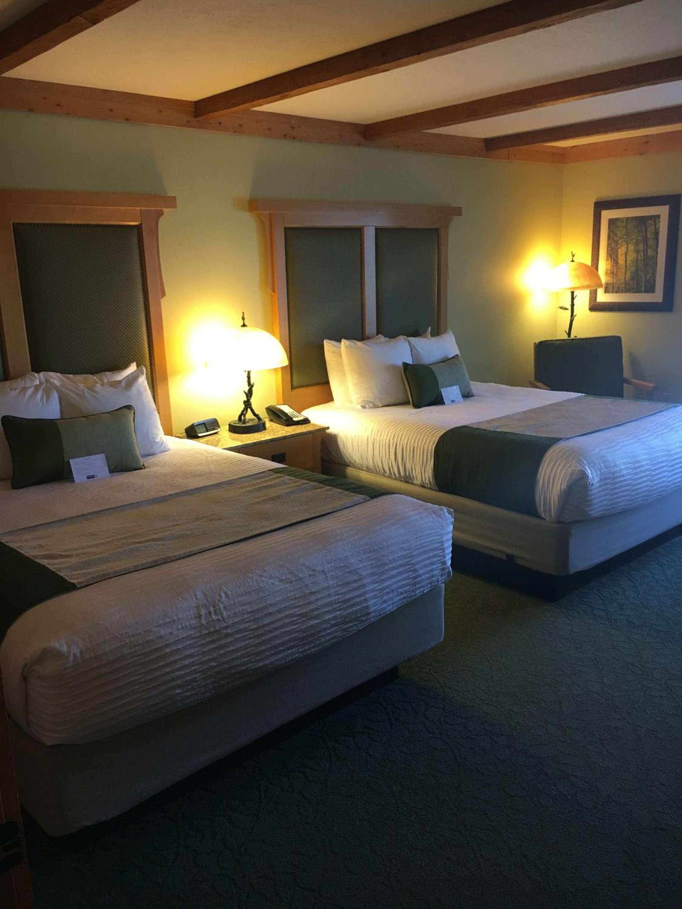 Queen Room with Two Queen Beds - Non-Smoking - Photo 3