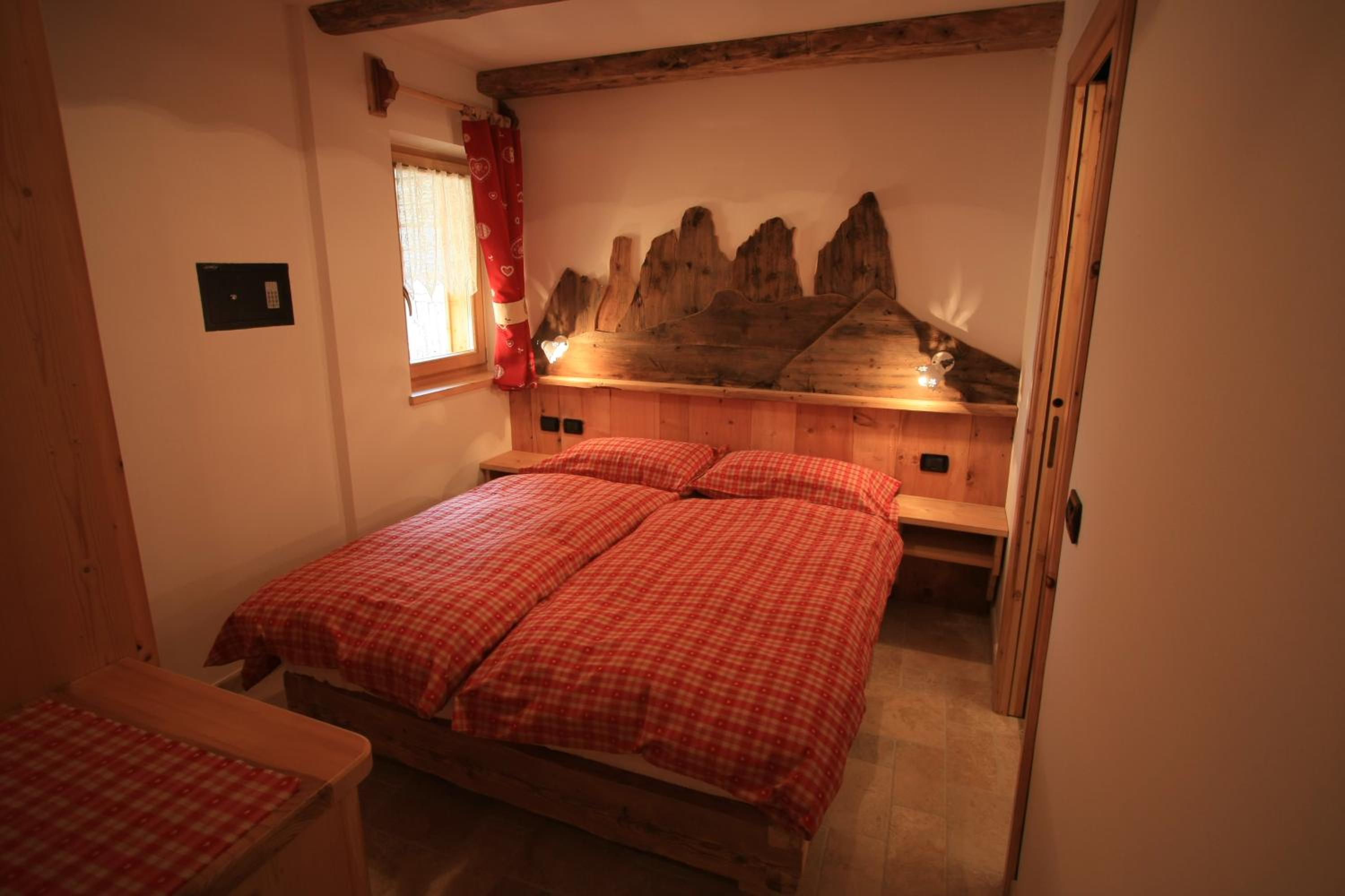 One-Bedroom Apartment with Mountain View photo 1