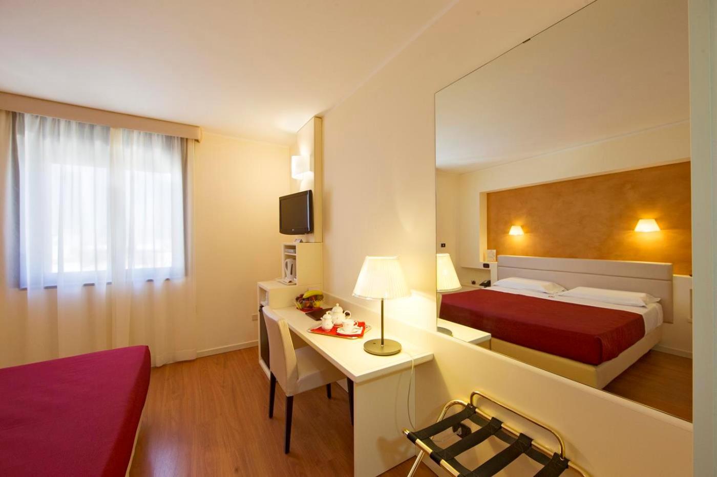 Double Room - Photo 7