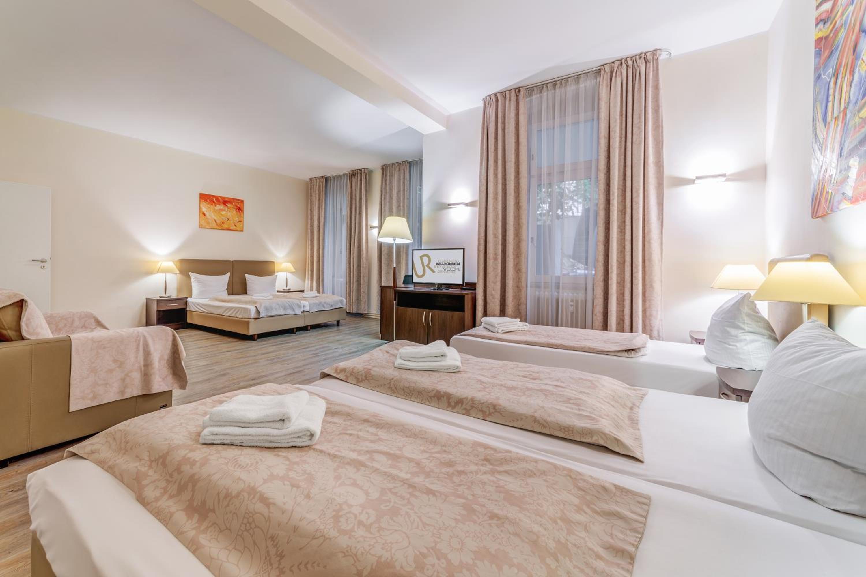 Deluxe Family Apartment thumbnail 6