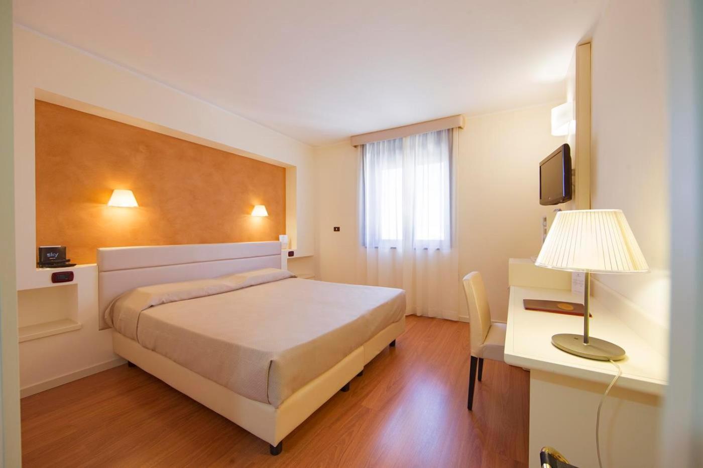 Double Room - Photo 8