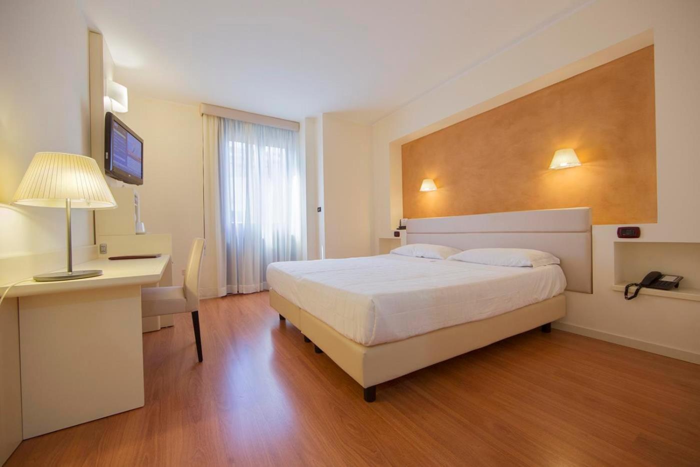 Double Room - Photo 3
