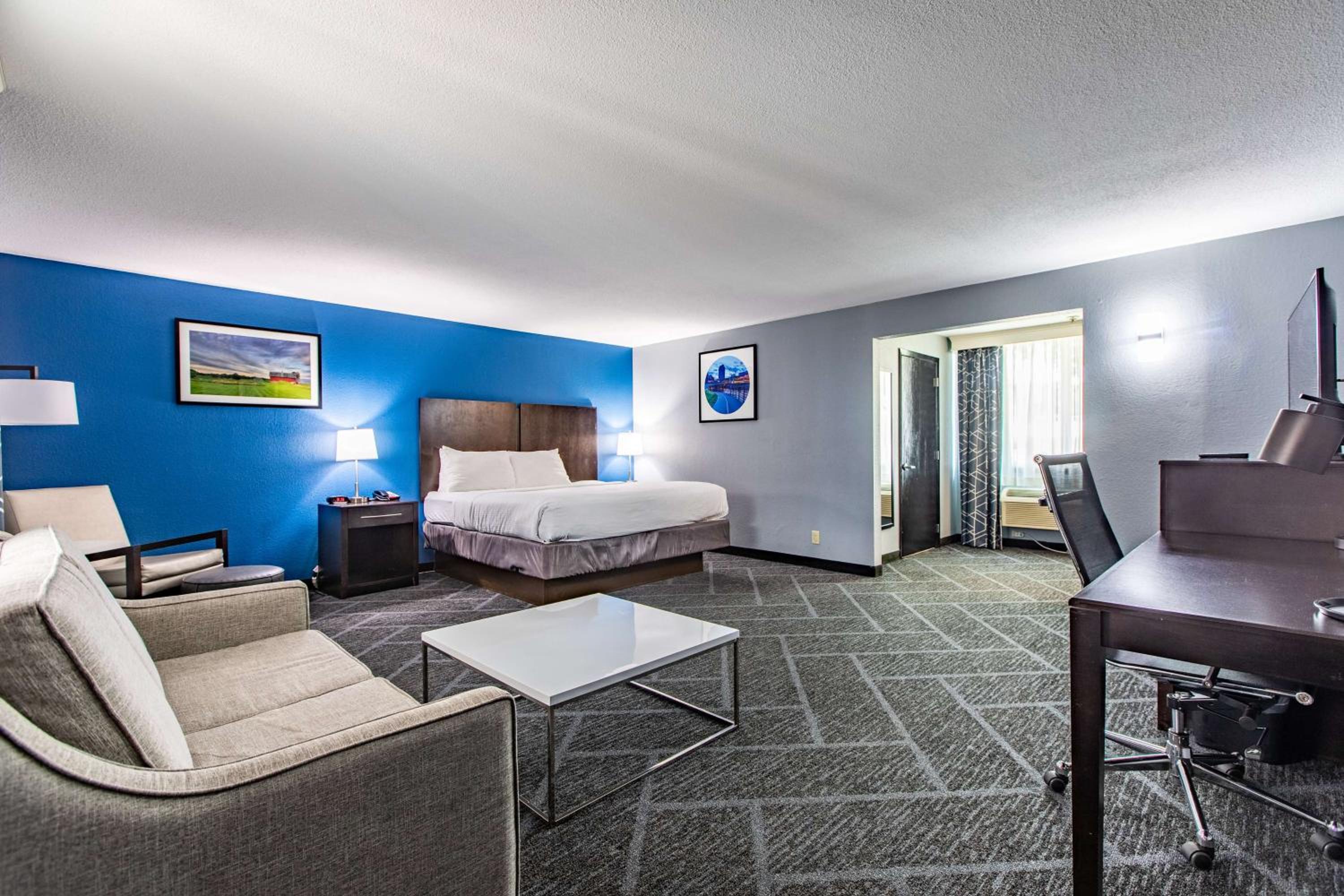 Executive King Room - Poolside - Photo 1