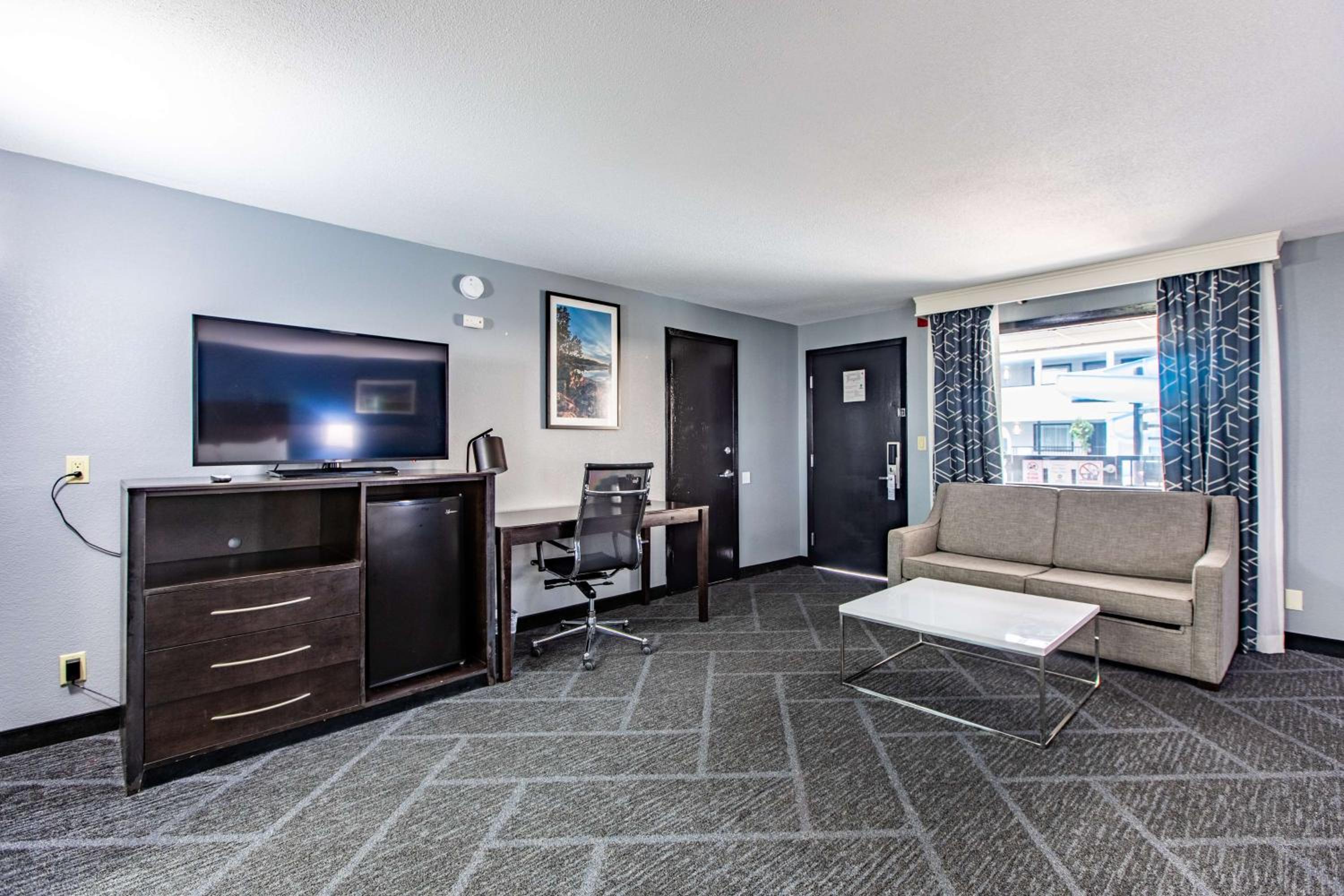 Executive King Room - Poolside - Photo 2