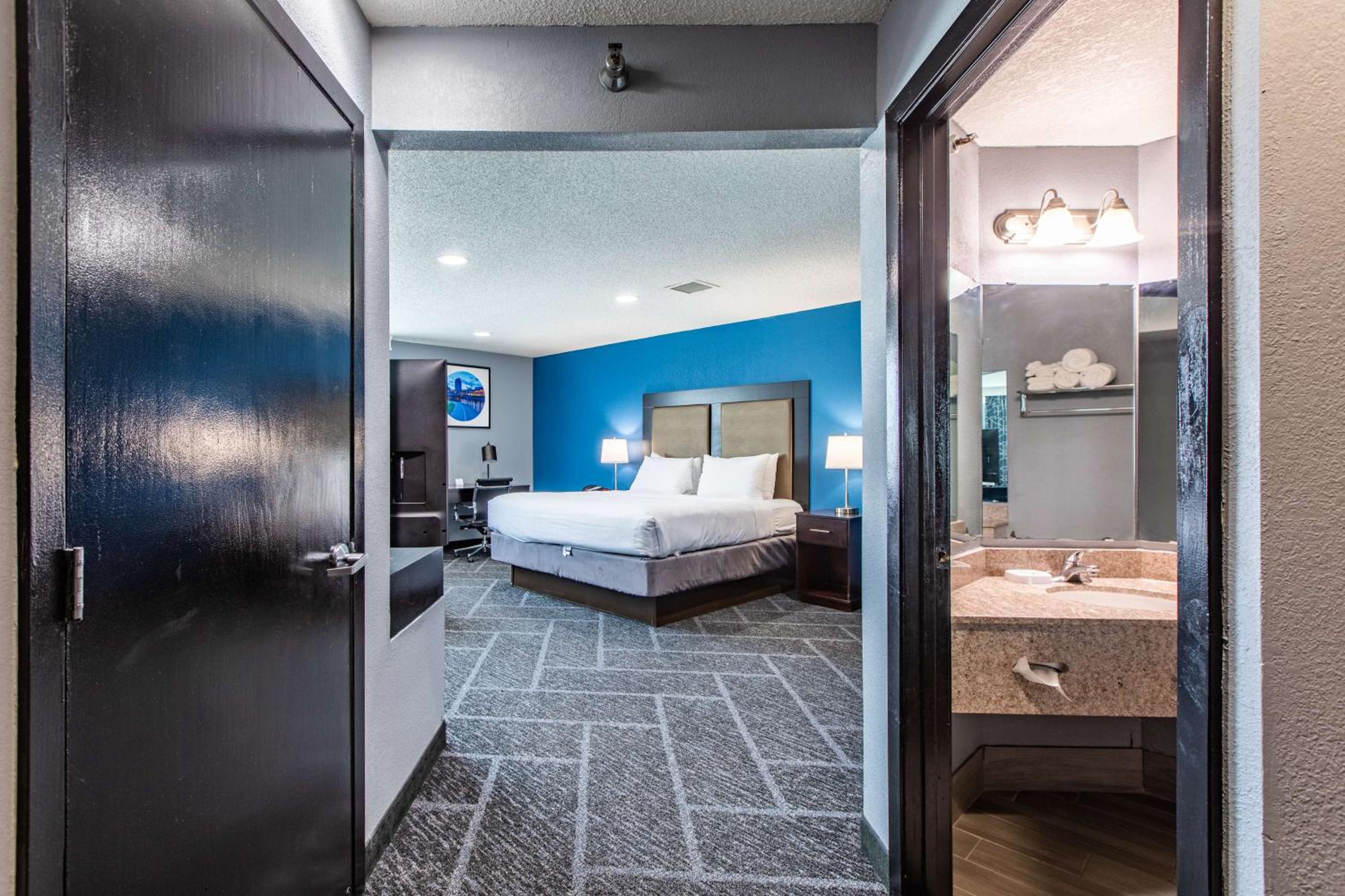 Executive King Room with Fireplace - Photo 1