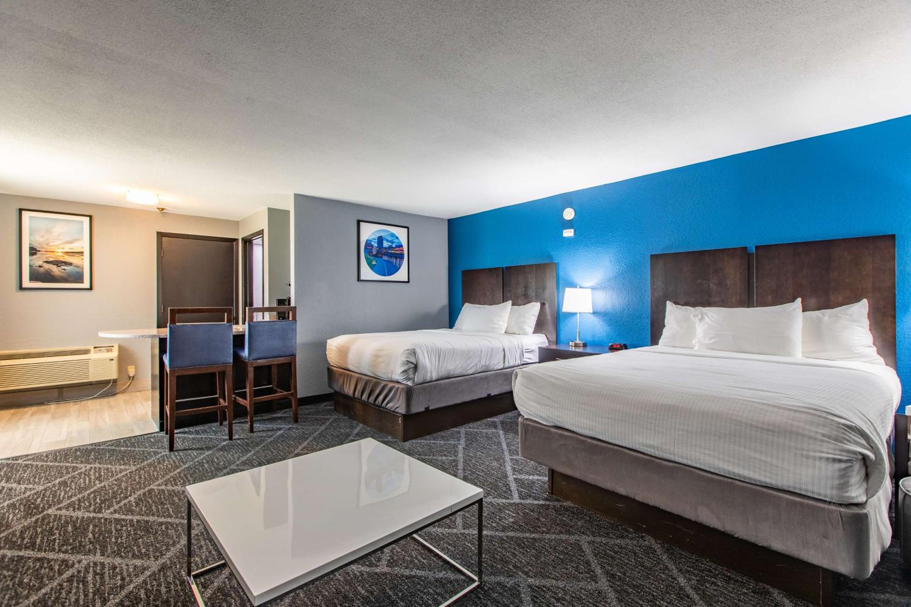 Executive Queen Room with Pool View - Photo 1