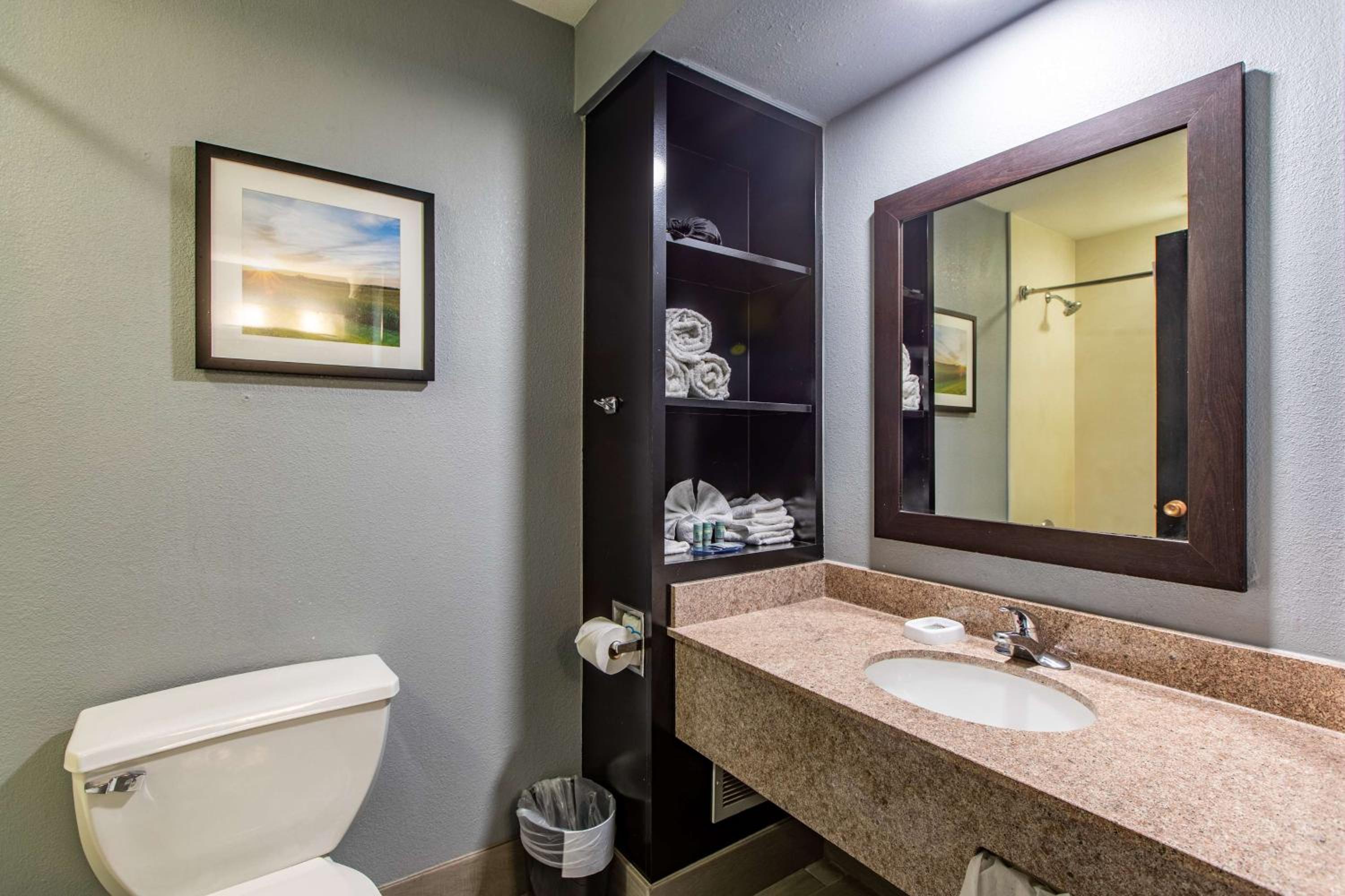 Queen Room with Two Queen Beds and Word Desk - Pool View - Photo 4