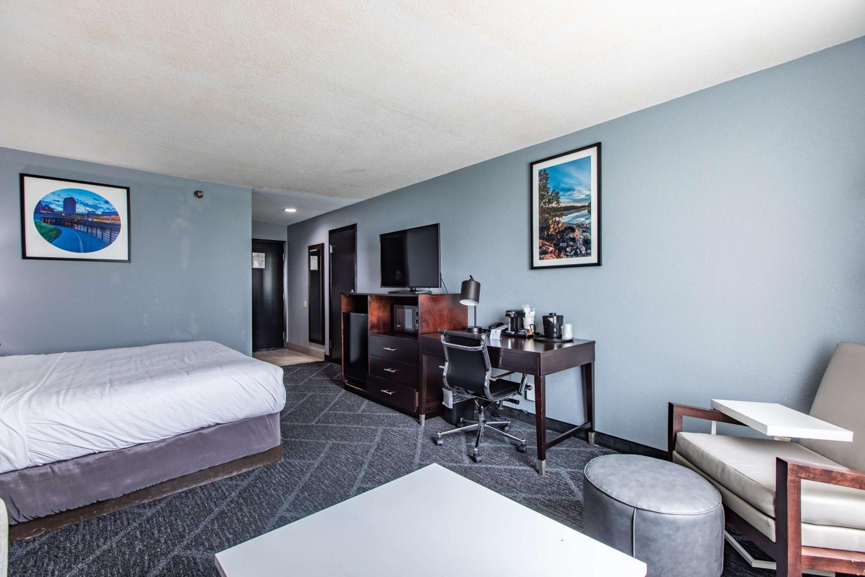 King Room with Single Sofa Bed - Photo 3