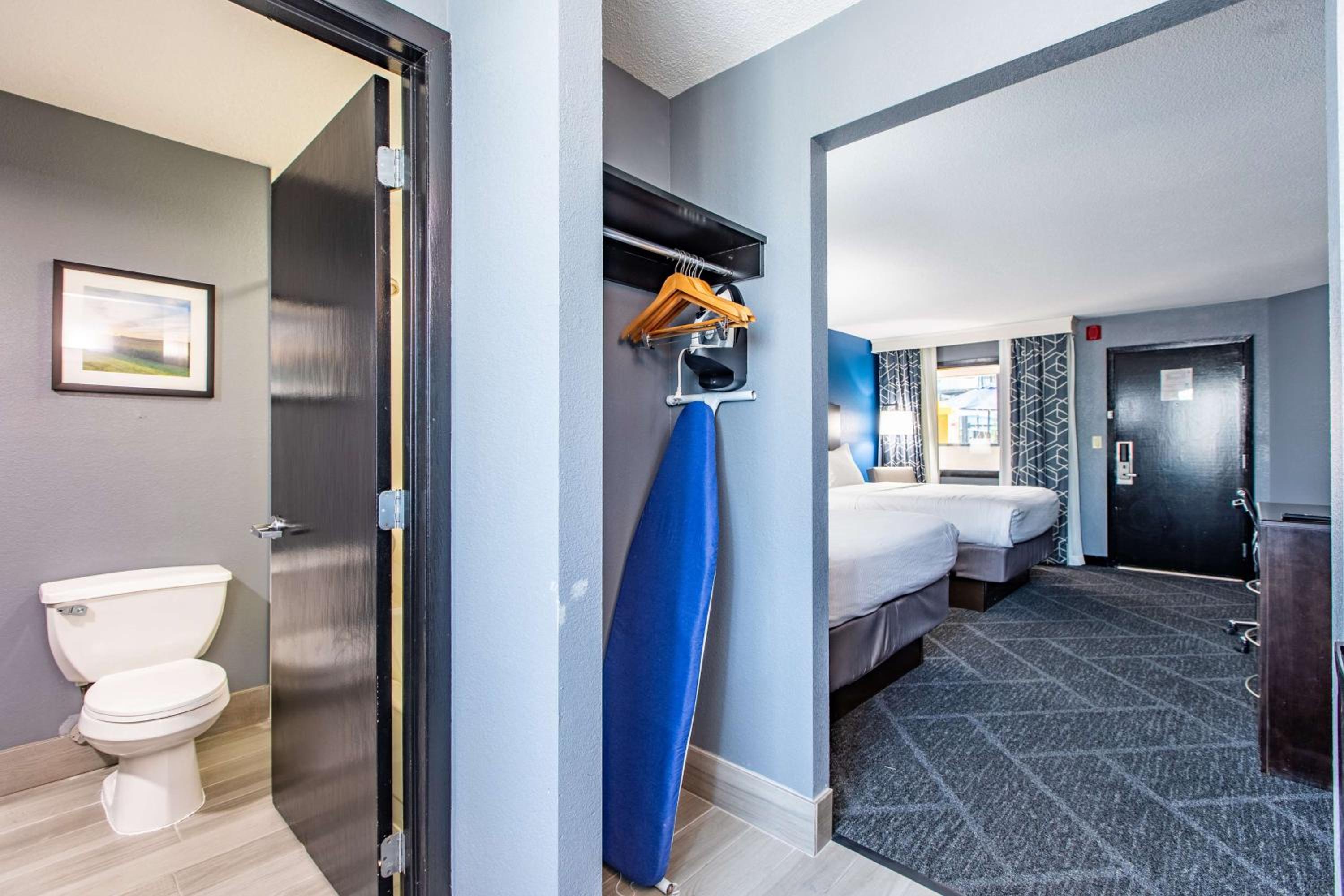 Queen Room with Two Queen Beds and Word Desk - Pool View - Photo 3
