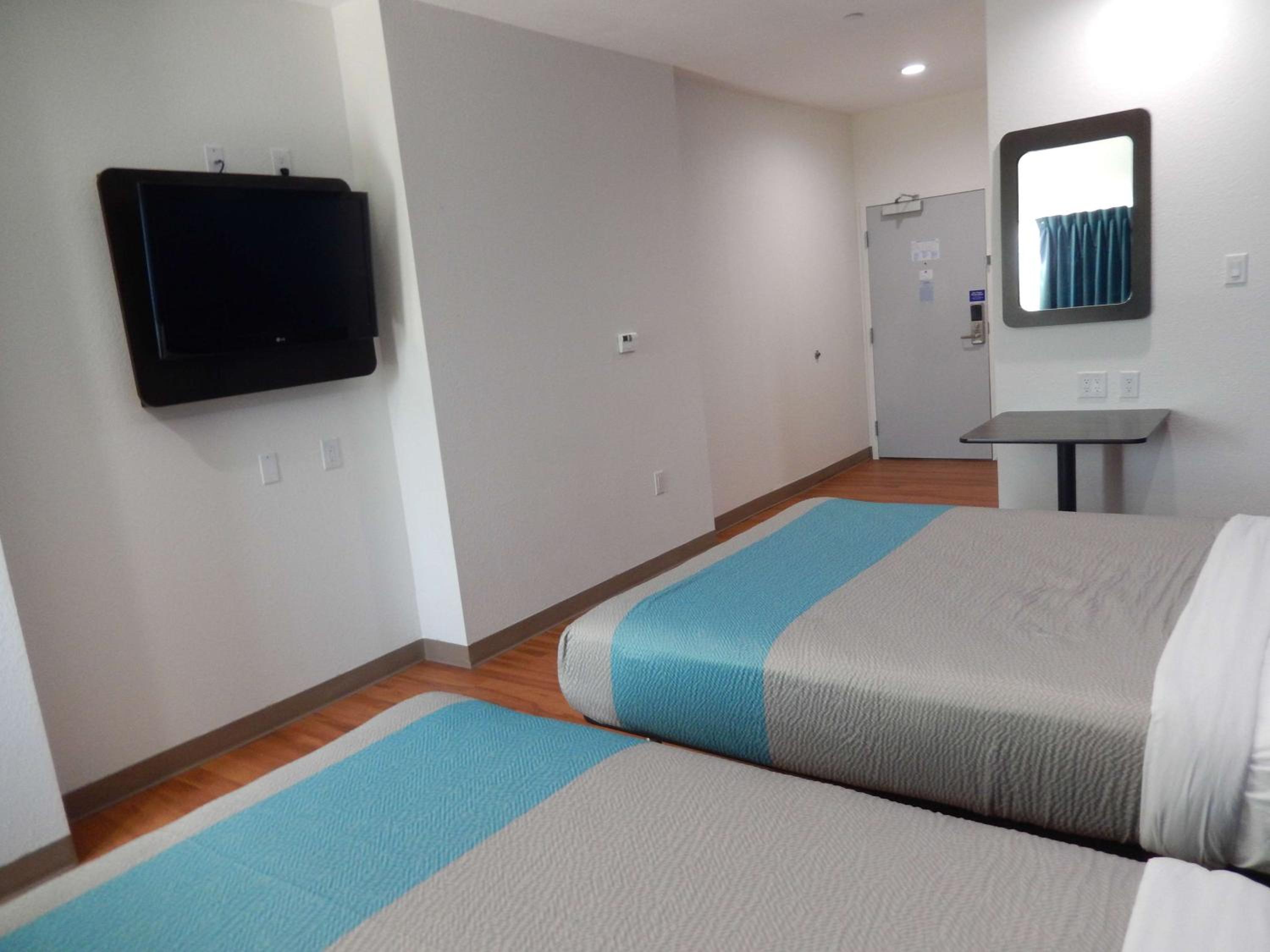 Queen Room with Two Queen Beds - Disability Access - Roll In Shower