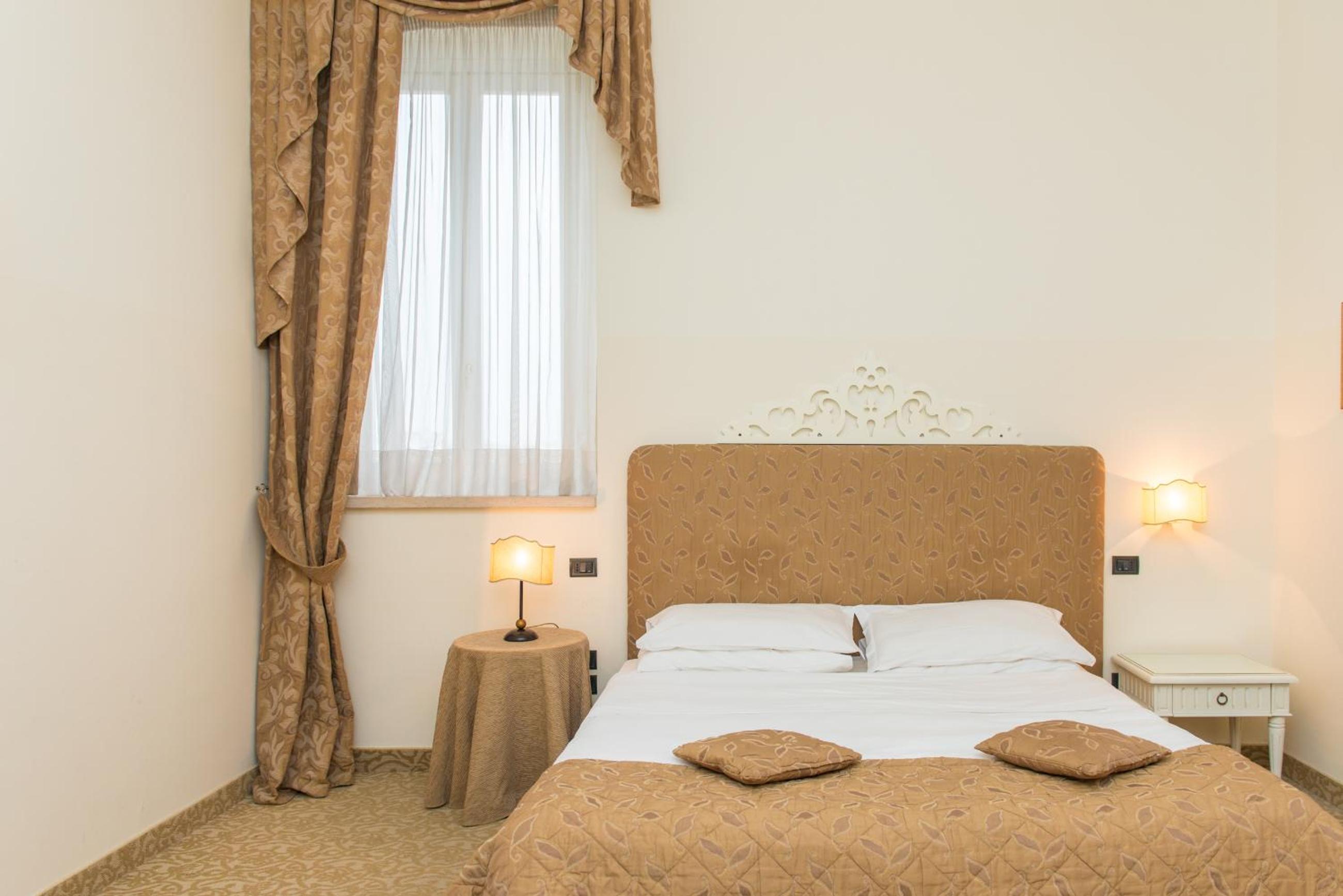 Standard Double or Twin Room photo 1