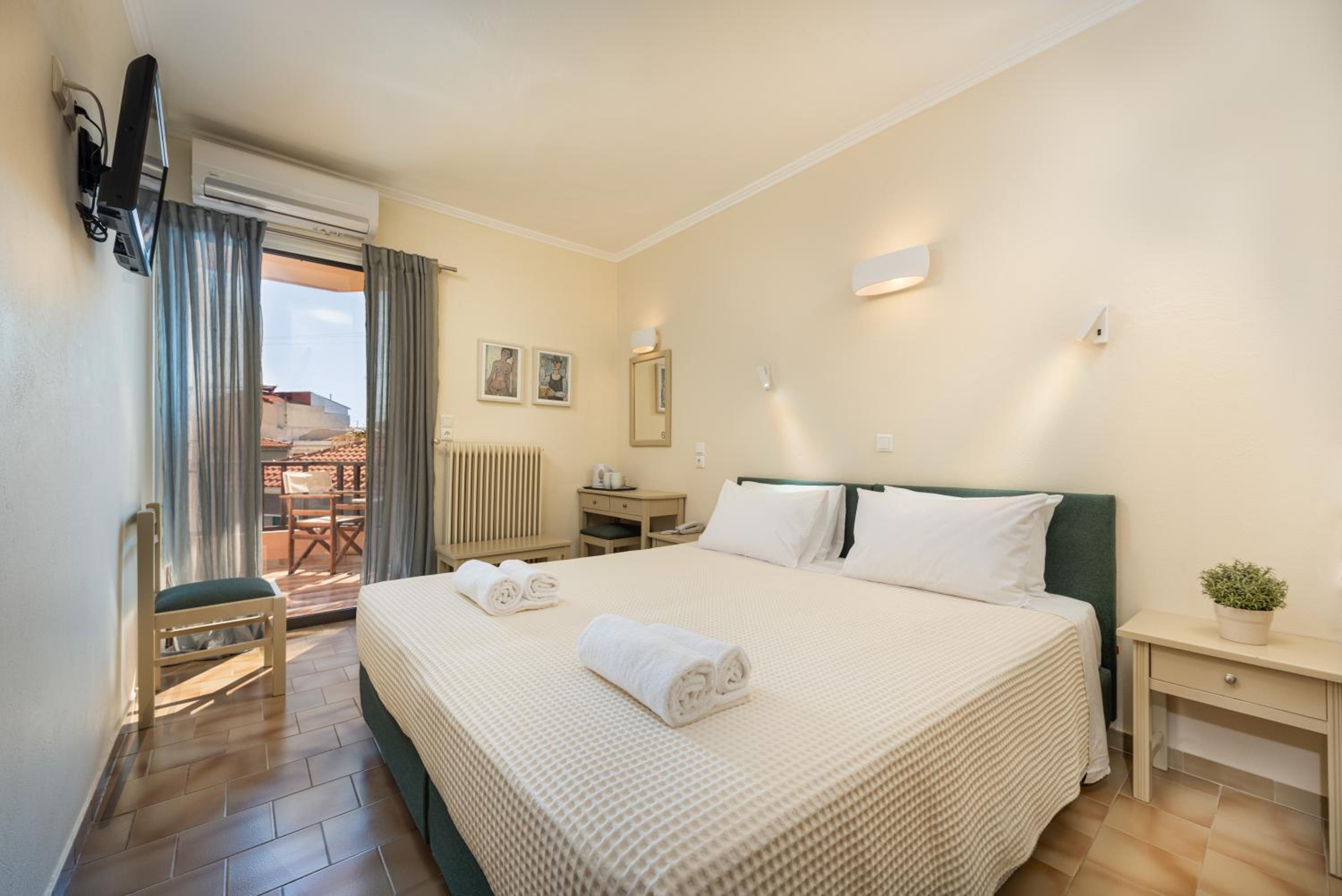 Standard Double or Twin Room with Balcony photo 3