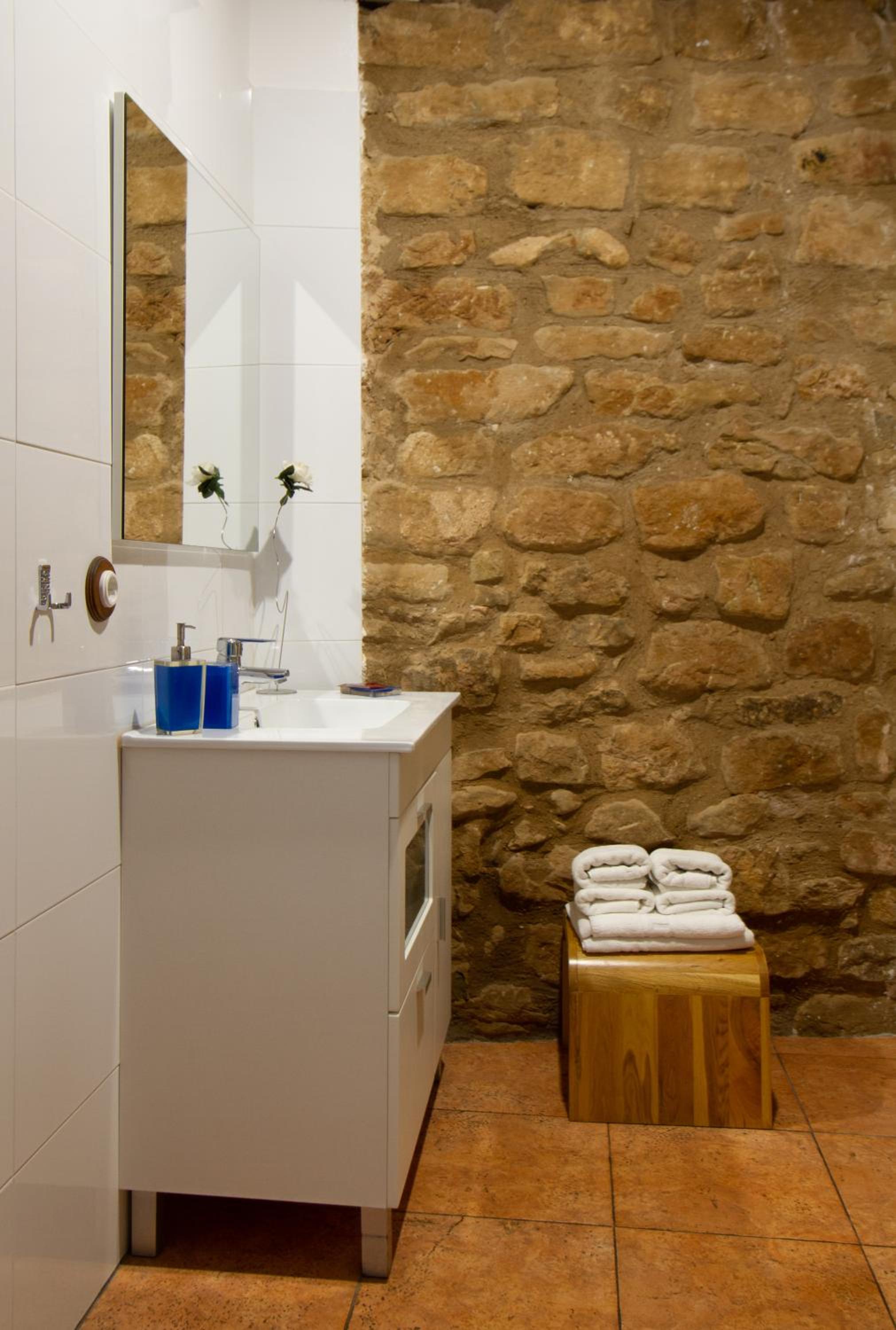 Double Room with 2 Balconies - Photo 6