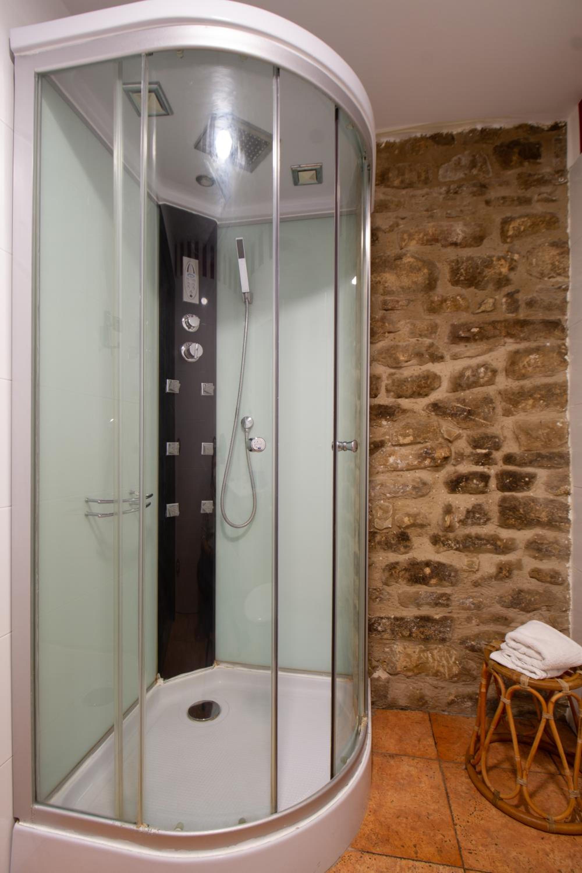 Double Room with 2 Balconies - Photo 7