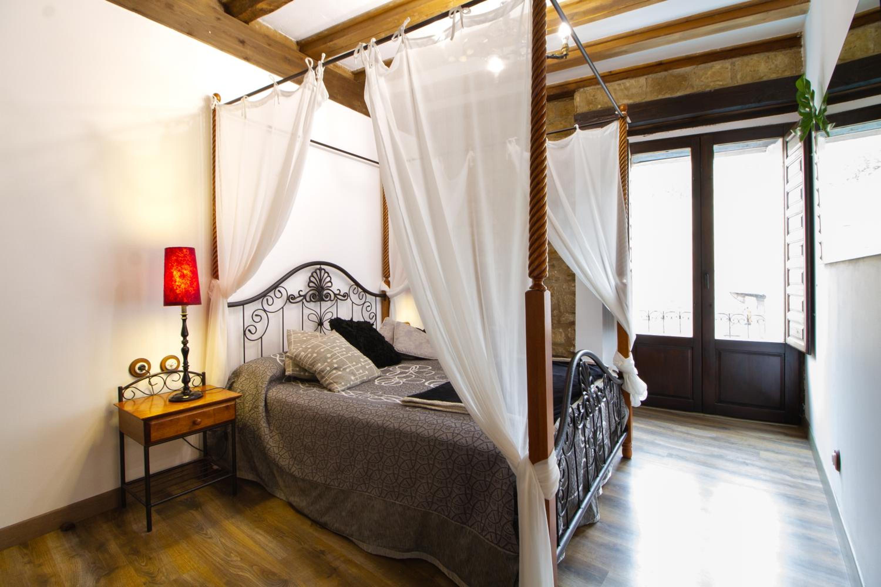 Double Room with 2 Balconies - Photo 3