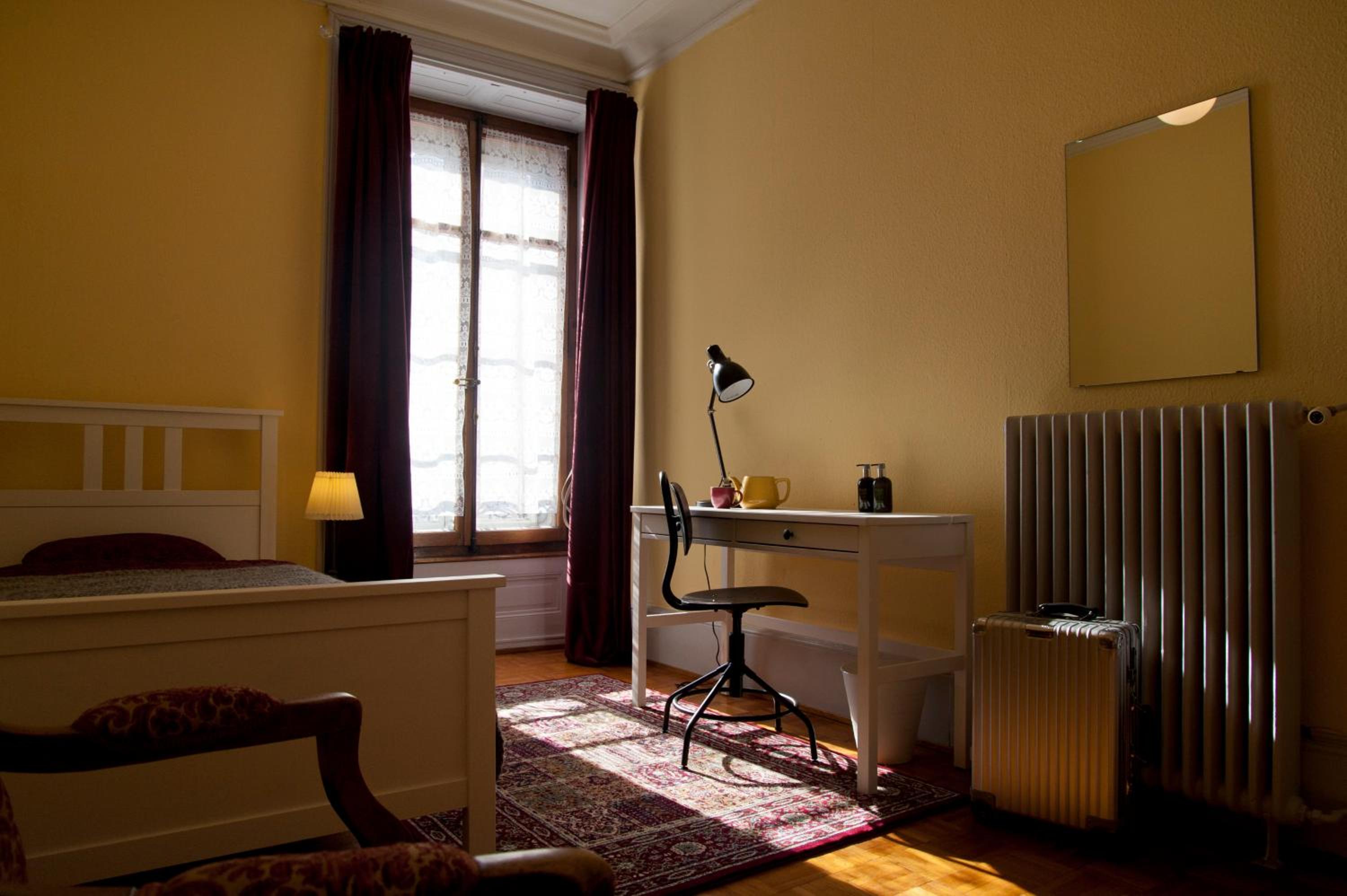 Single Room with Shared Bathroom photo 3