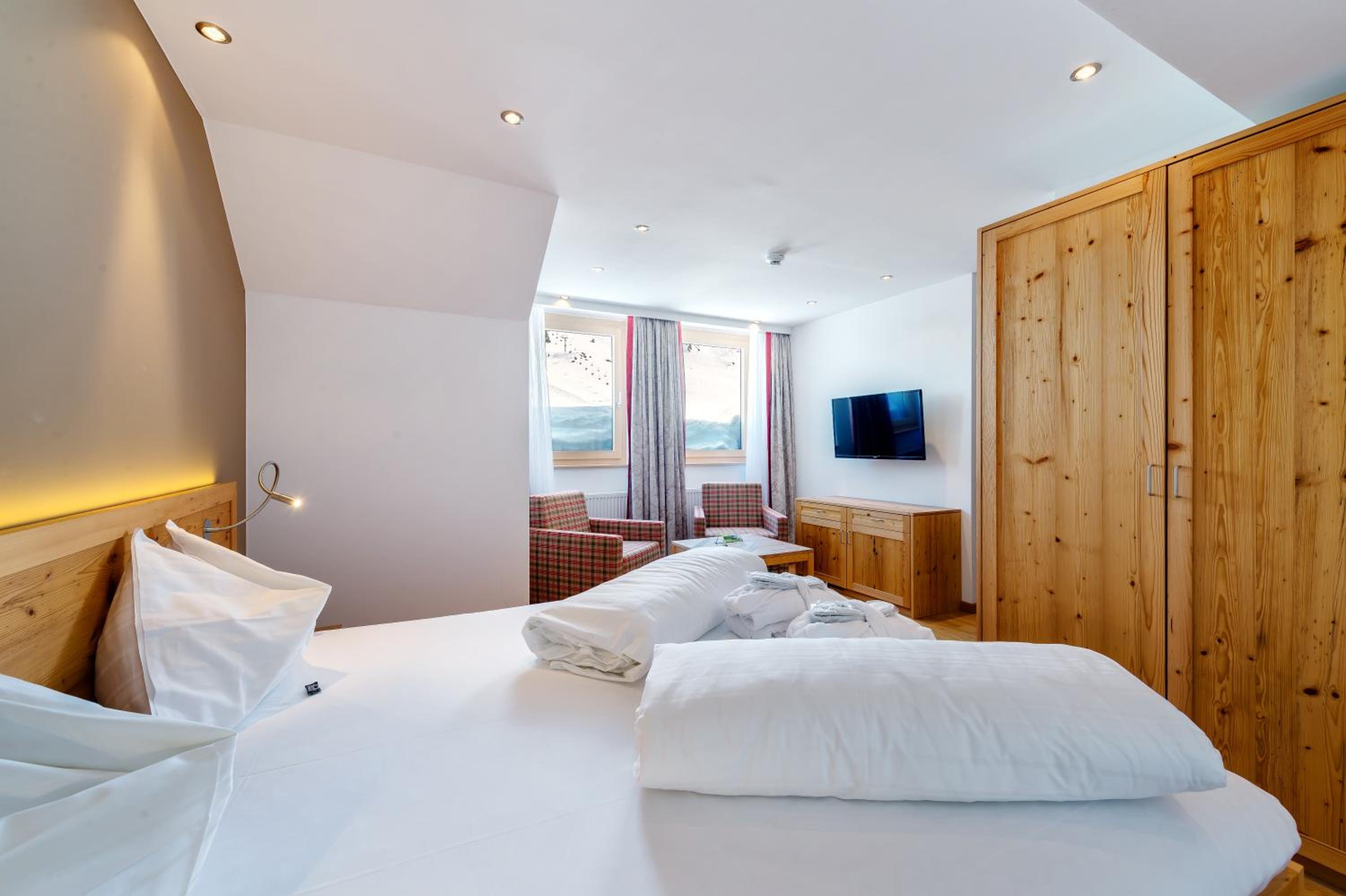 Deluxe Double or Twin Room photo 3