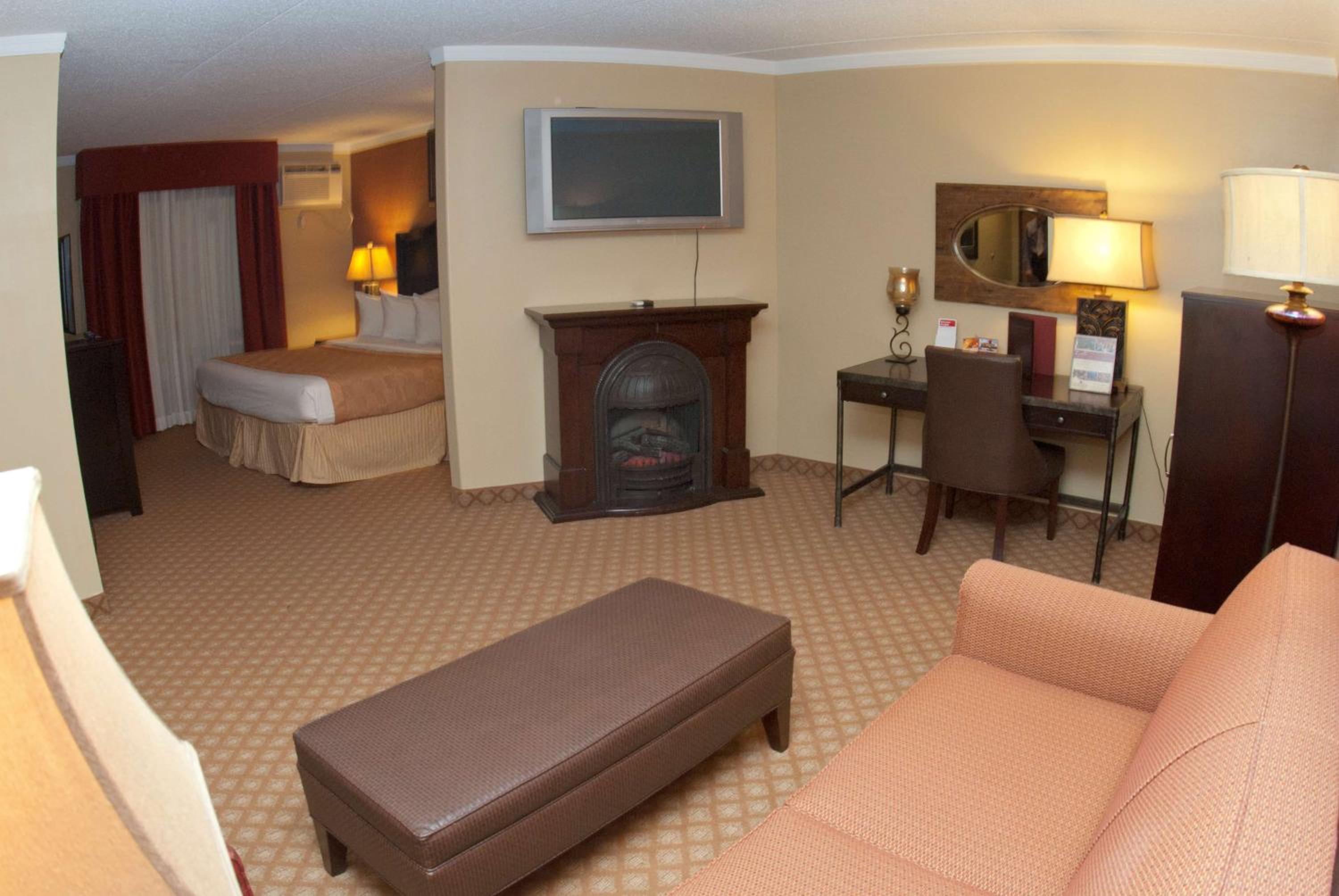 King Suite with Sofa Bed - Non-Smoking photo 1
