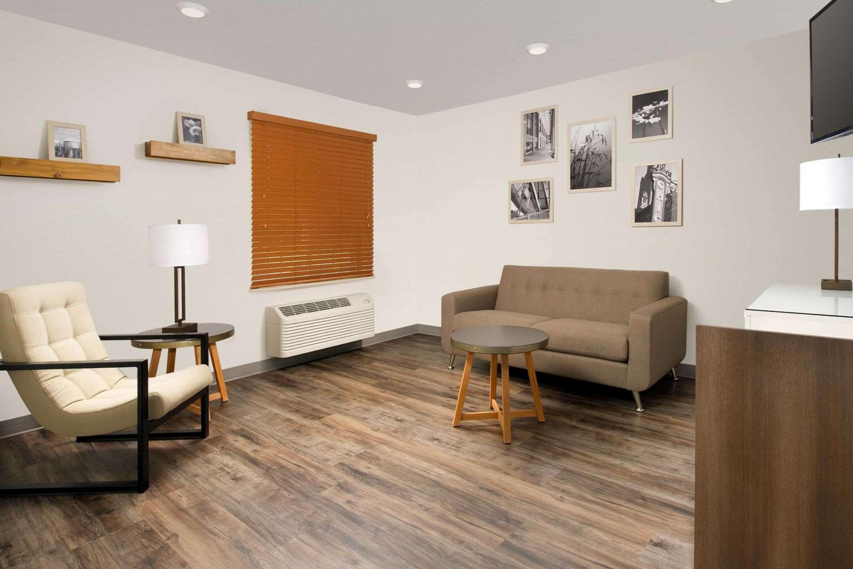 Standard Queen Room with Sofabed - Non Smoking