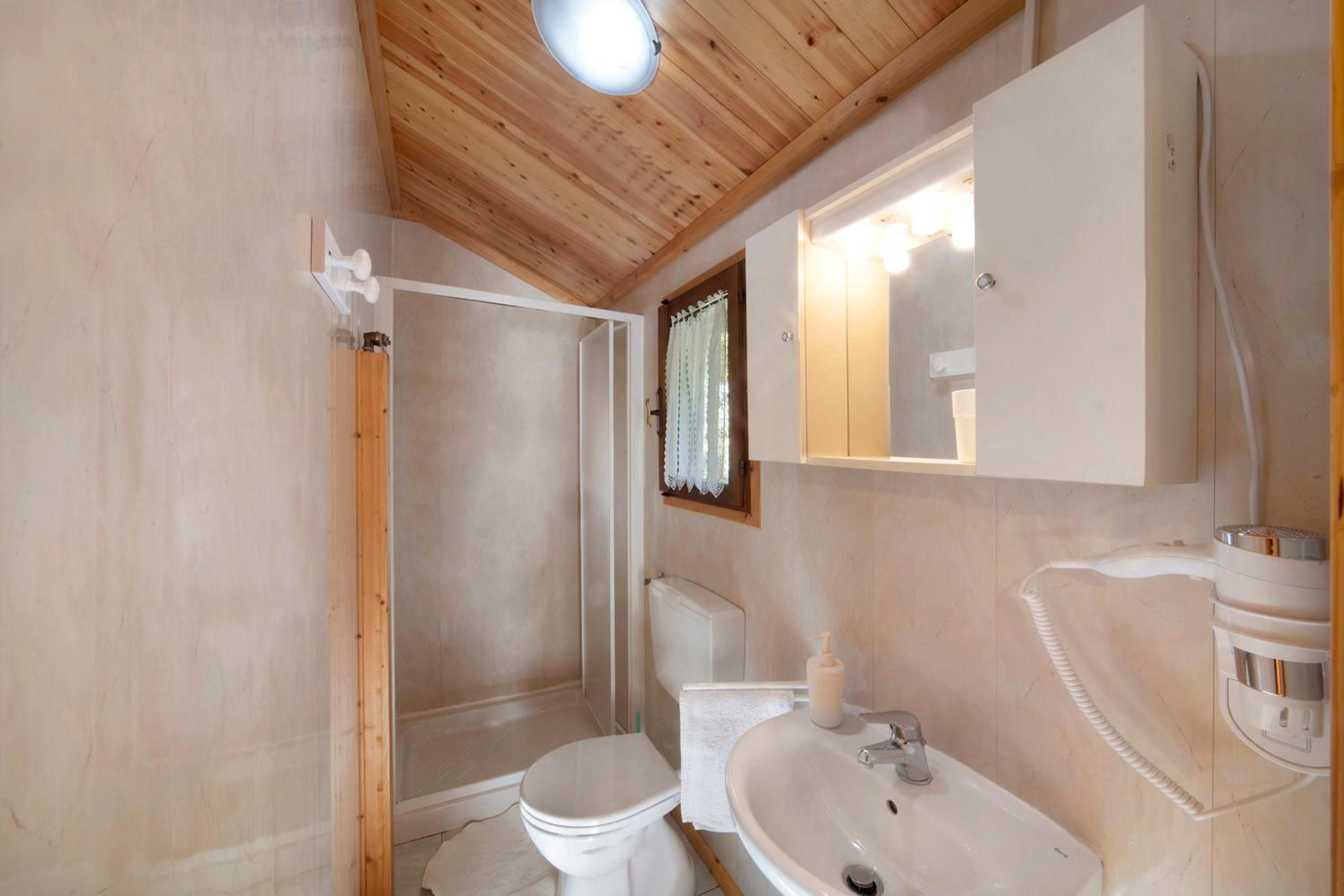 Two-Bedroom House - Photo 4