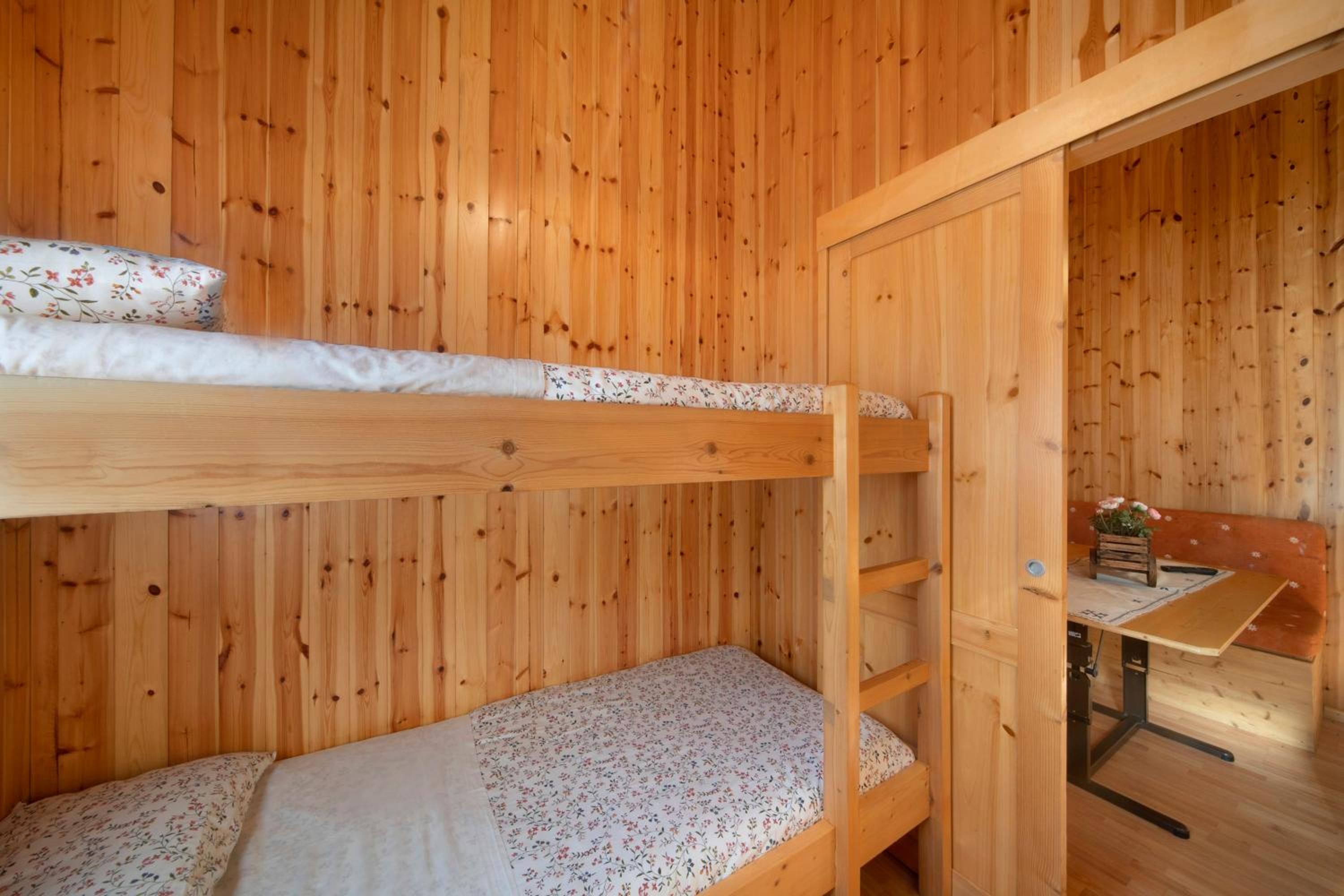 Two-Bedroom House - Photo 2