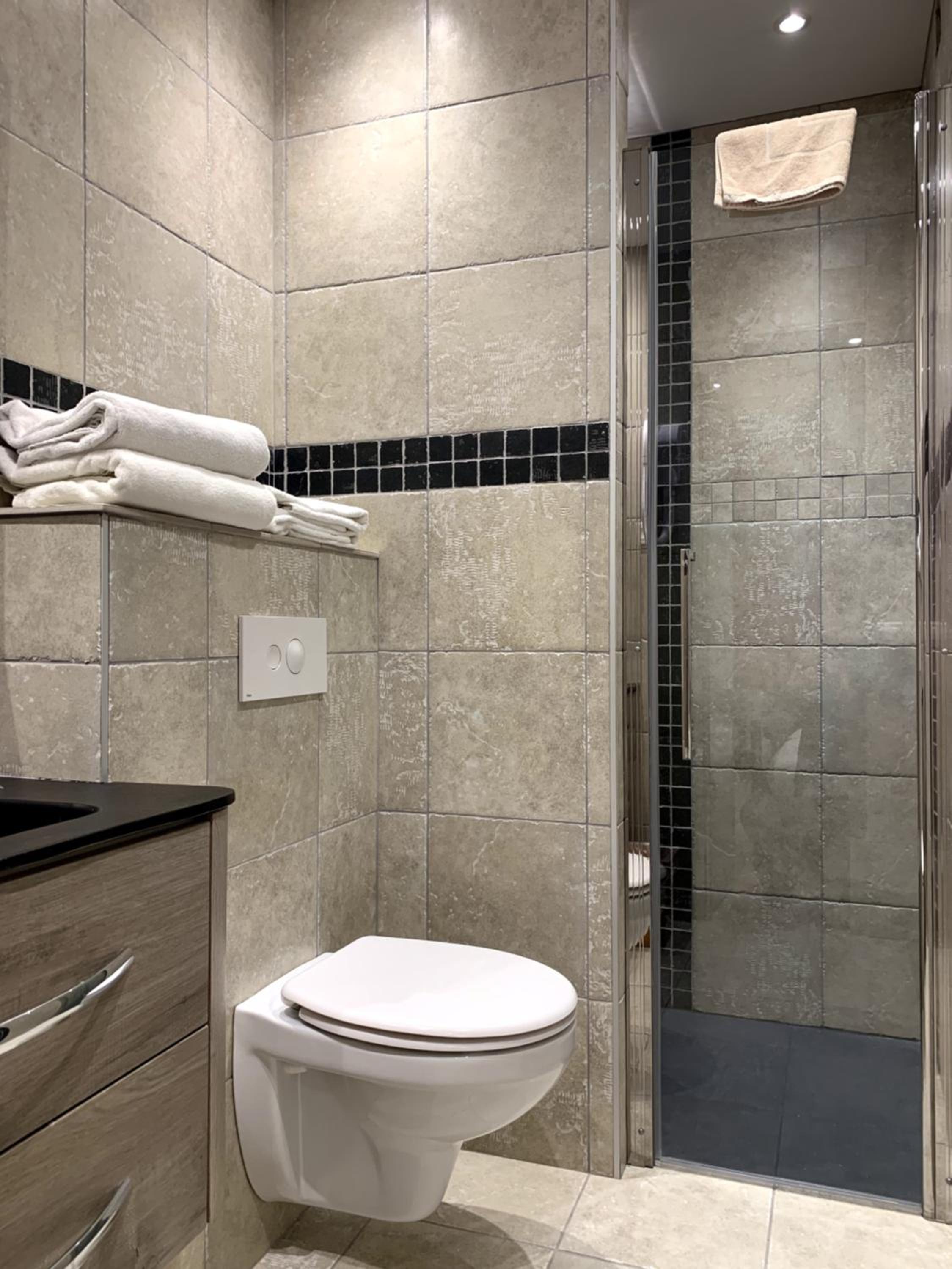 Triple Room with Private Bathroom - Photo 2