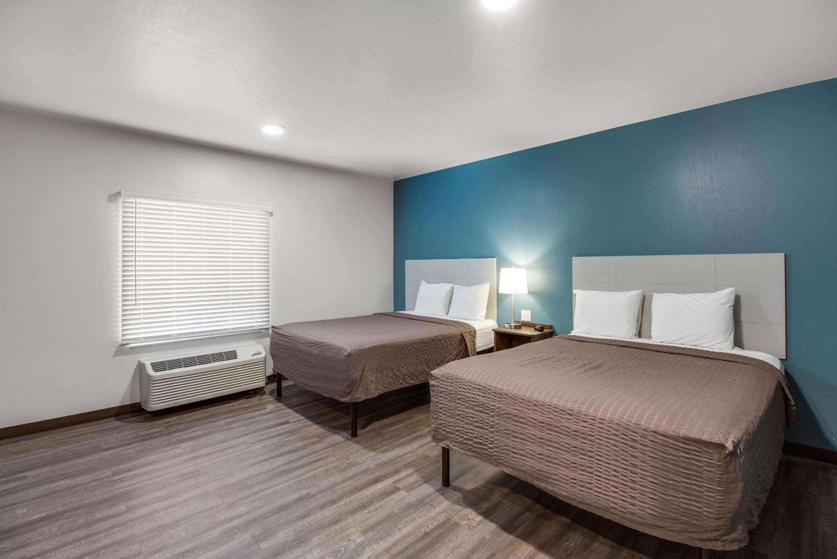Queen Room with Roll-In Shower - Accessible/Non-Smoking photo 2