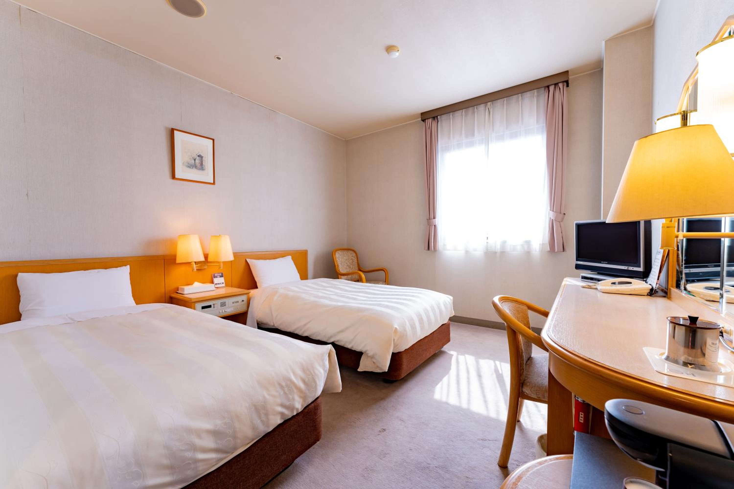 Twin Room - Non-Smoking photo 3