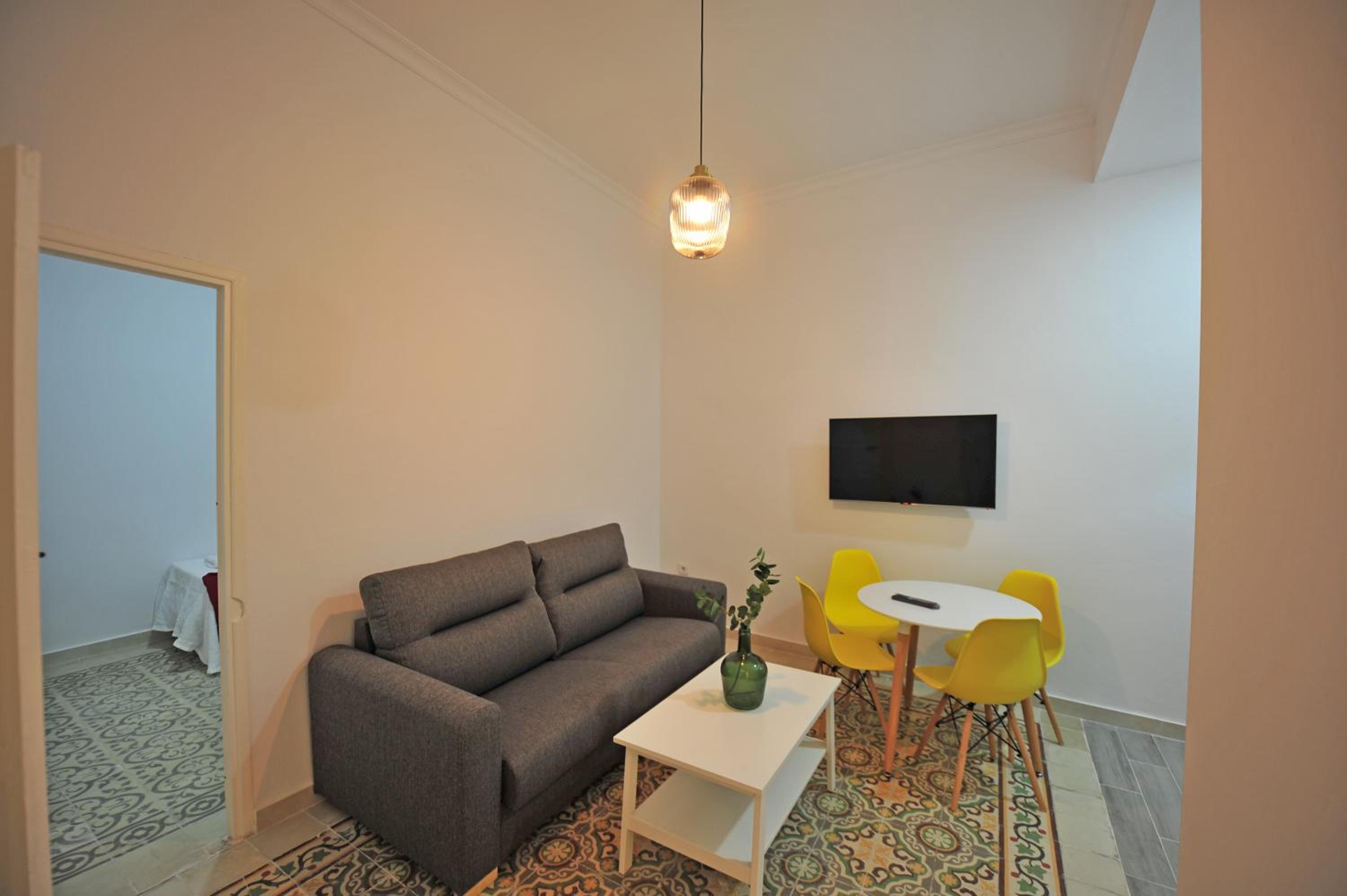 One-Bedroom Apartment - Photo 12
