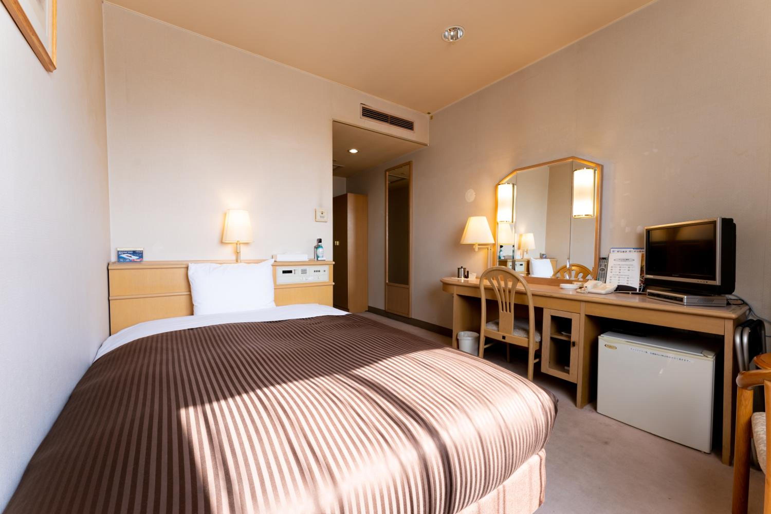 Single Room - Smoking photo 2