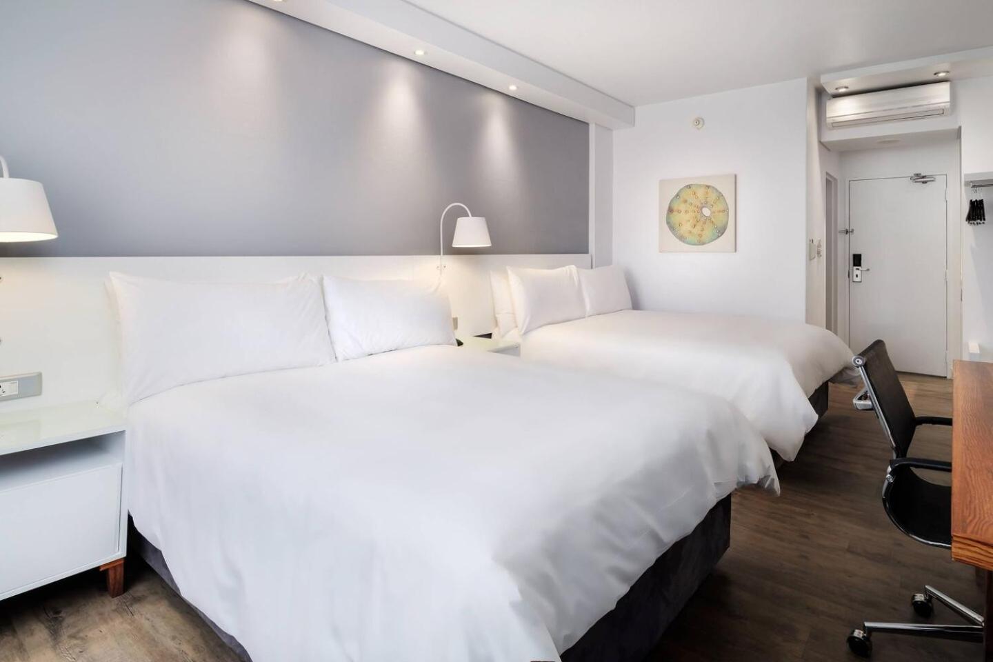 Standard Twin Room - Photo 6