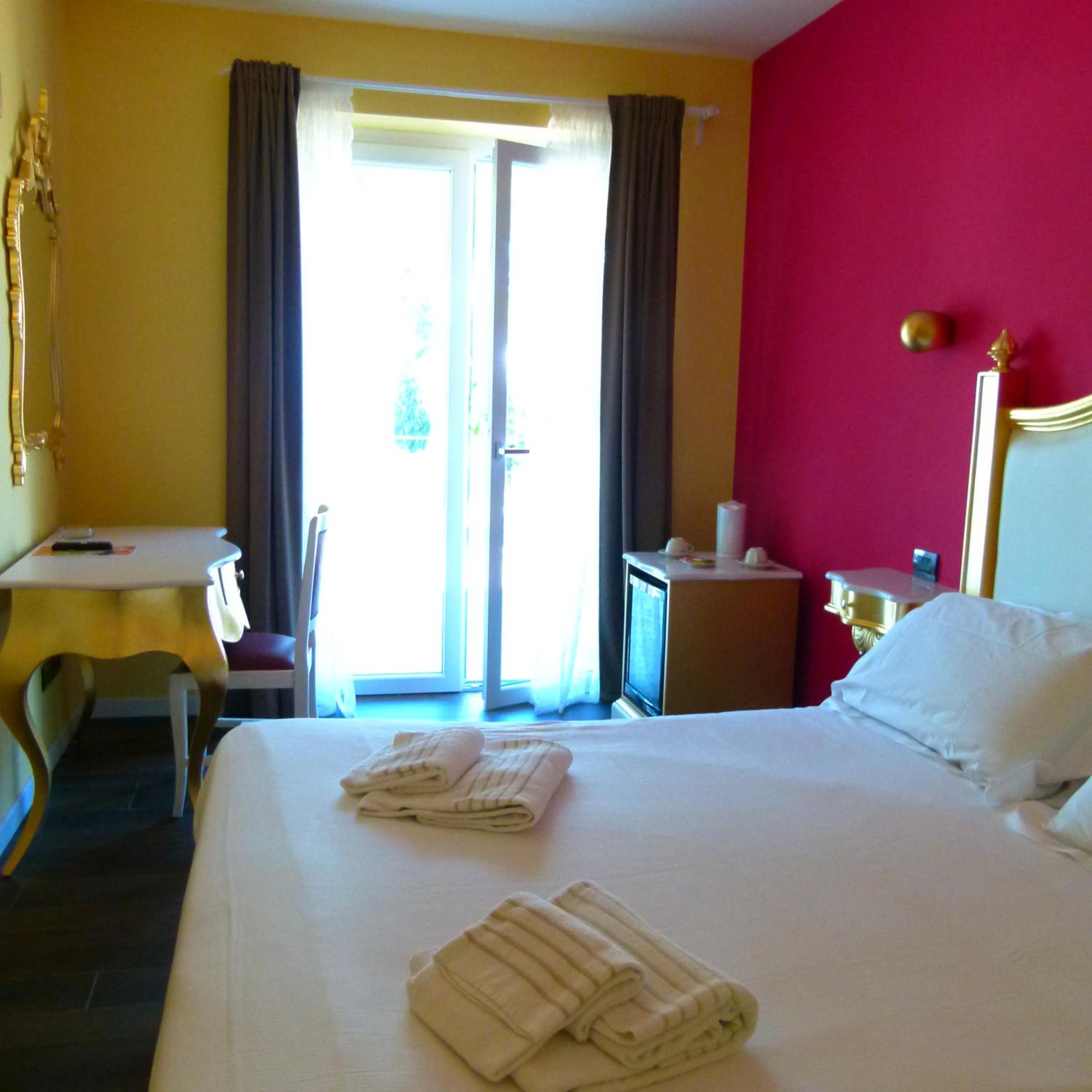 Superior Double or Twin Room with Balcony and Lake View photo 3